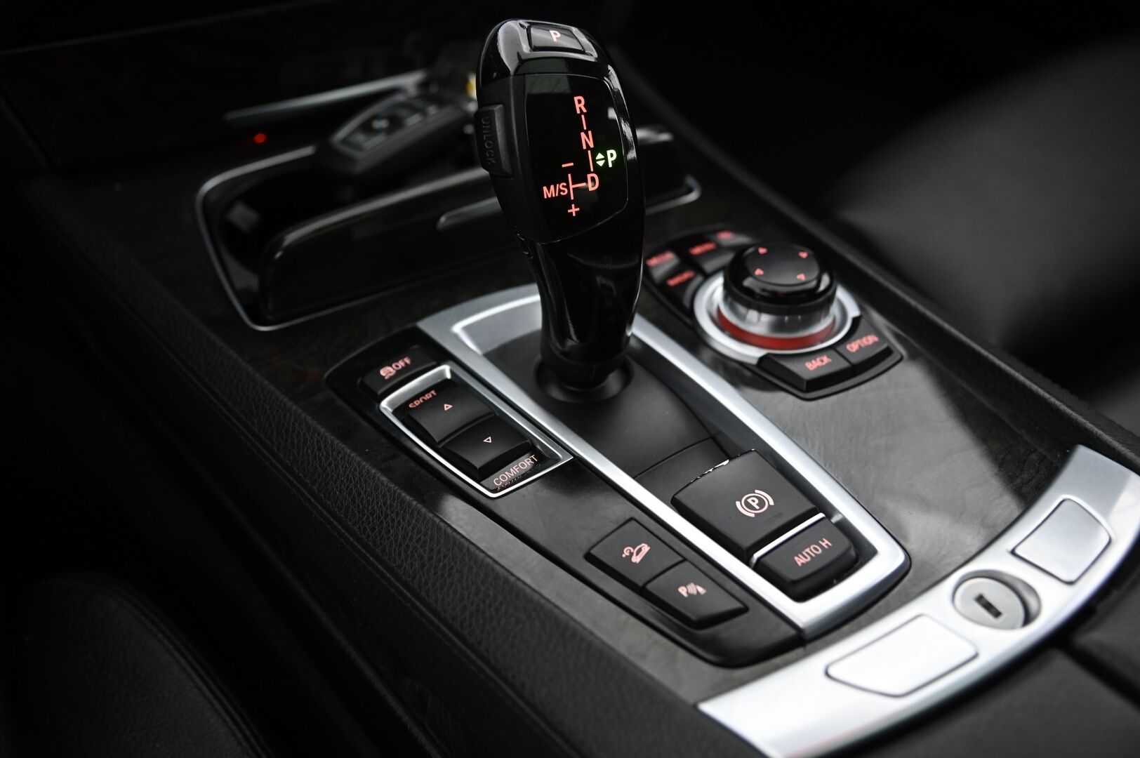 BMW 750d 2013 F02 Sedan 750dL TwinPower Turbo A xDrive M-Sport*HUD / ACC / Digimittaristo / kattoluukku / - *Webasto / Hifi / Soft Close* - HULLUT AVAJAISHULINAT KORKOTARJOUS 3,29 %