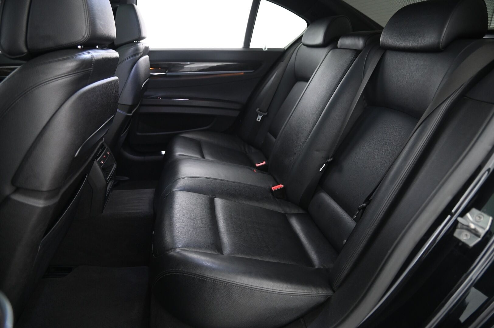 BMW 750d 2013 F02 Sedan 750dL TwinPower Turbo A xDrive M-Sport*HUD / ACC / Digimittaristo / kattoluukku / - *Webasto / Hifi / Soft Close* - HULLUT AVAJAISHULINAT KORKOTARJOUS 3,29 %