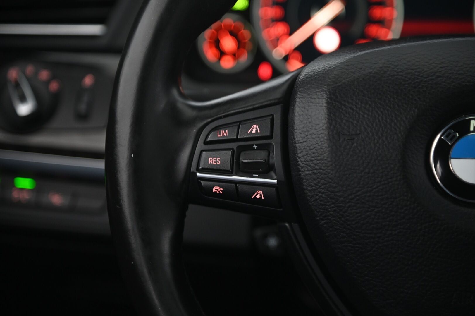 BMW 750d 2013 F02 Sedan 750dL TwinPower Turbo A xDrive M-Sport*HUD / ACC / Digimittaristo / kattoluukku / - *Webasto / Hifi / Soft Close* - HULLUT AVAJAISHULINAT KORKOTARJOUS 3,29 %