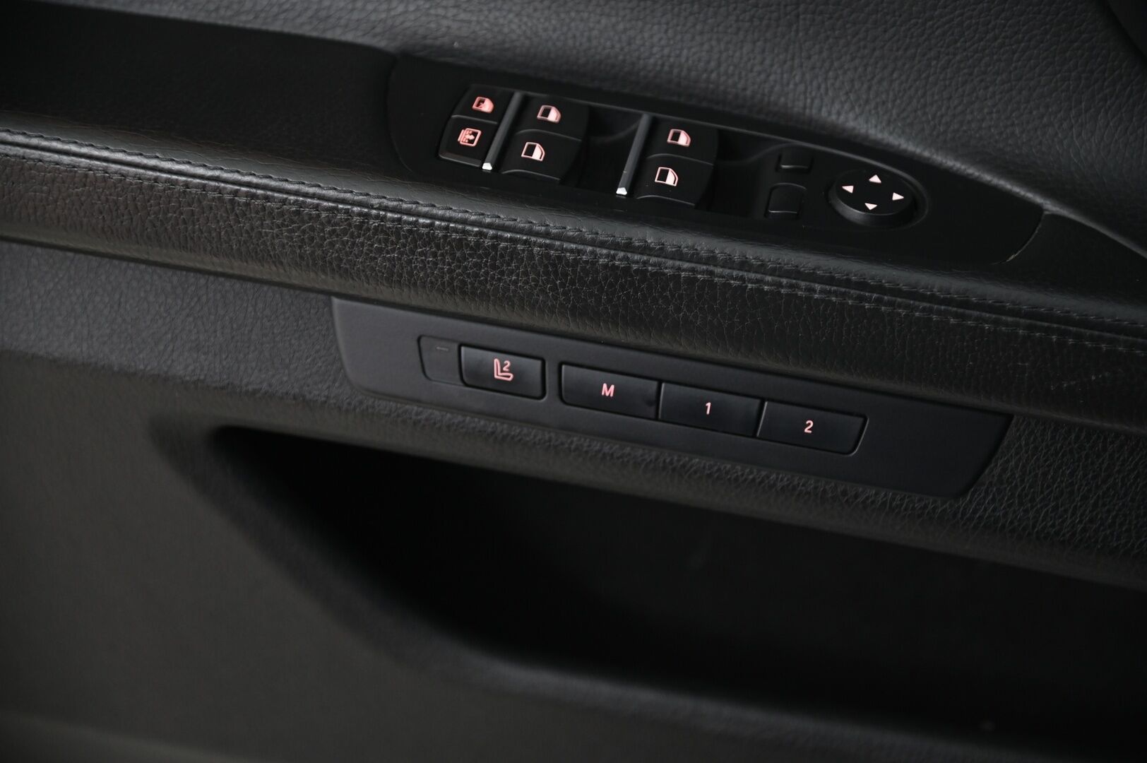 BMW 750d 2013 F02 Sedan 750dL TwinPower Turbo A xDrive M-Sport*HUD / ACC / Digimittaristo / kattoluukku / - *Webasto / Hifi / Soft Close* - HULLUT AVAJAISHULINAT KORKOTARJOUS 3,29 %