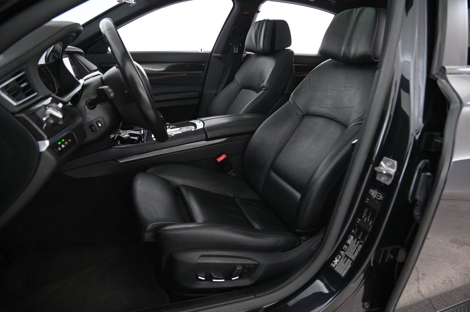 BMW 750d 2013 F02 Sedan 750dL TwinPower Turbo A xDrive M-Sport*HUD / ACC / Digimittaristo / kattoluukku / - *Webasto / Hifi / Soft Close* - HULLUT AVAJAISHULINAT KORKOTARJOUS 3,29 %