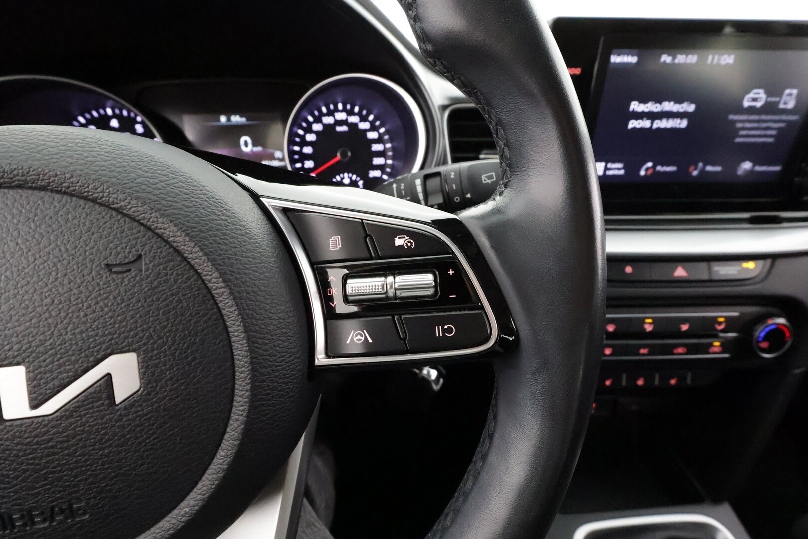 Kia Ceed 2022 1,0 T-GDI 100hv LX 5D * Vakkari / P.kamera / Kaistavahti / Ratinlämmitin / Apple&Android * - Suomi-auto / 2xRenkaat / Merkkihuollettu