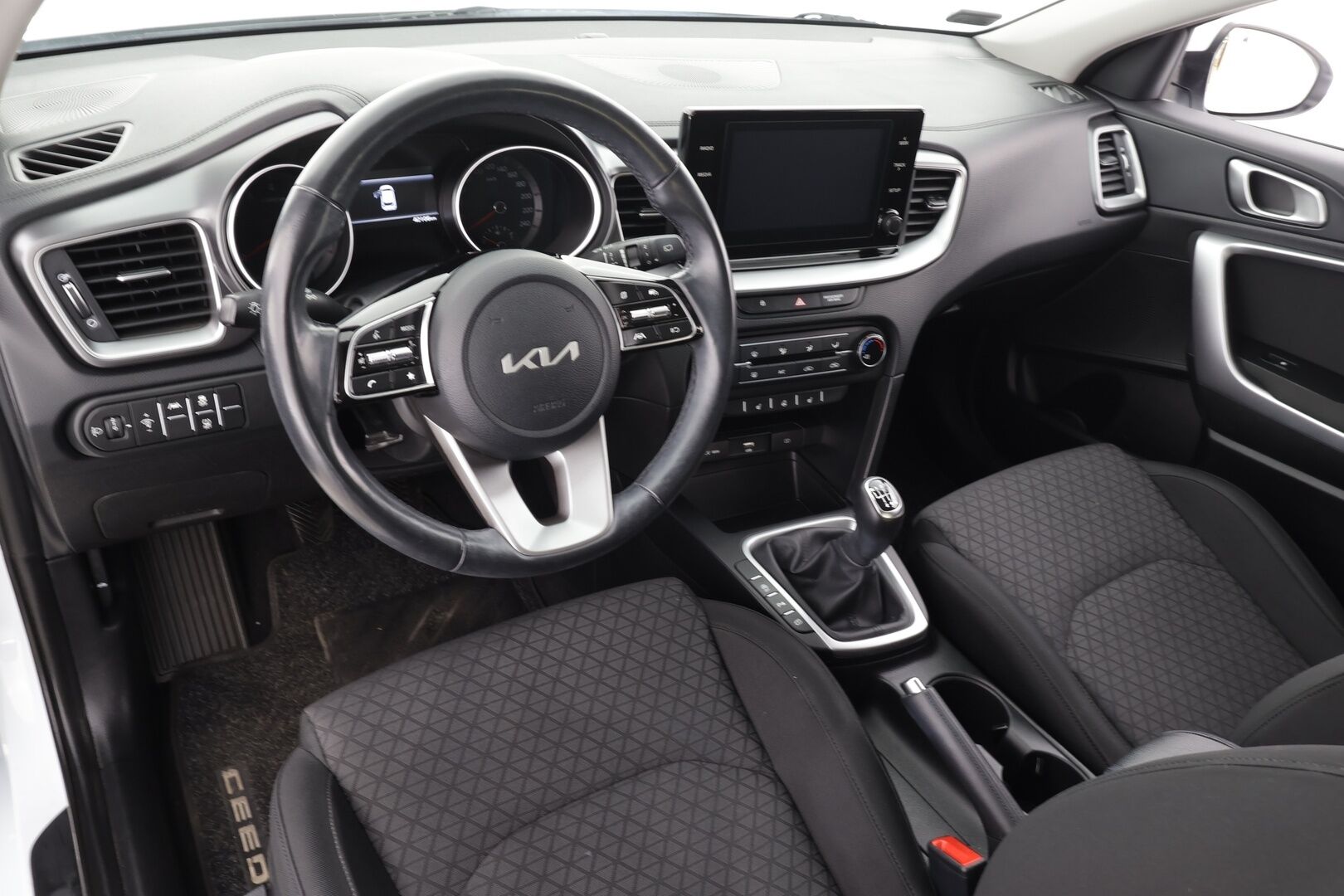 Kia Ceed 2022 1,0 T-GDI 100hv LX 5D * Vakkari / P.kamera / Kaistavahti / Ratinlämmitin / Apple&Android * - Suomi-auto / 2xRenkaat / Merkkihuollettu