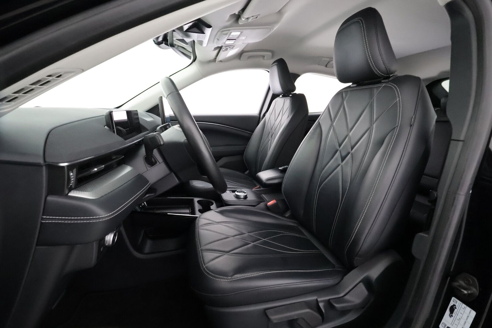 Ford Mustang Mach-E 2021 75kWh 269hv A1 RWD 5-ovinen - | ACC | Koukku | Nahkaverhoilu | P.kamera | Keyless | Lane Assist | BLIS | CTA | Lämm. ratti | Lämm. tuulilasi | 2x renkaat aluin | Merkkihuollot | 