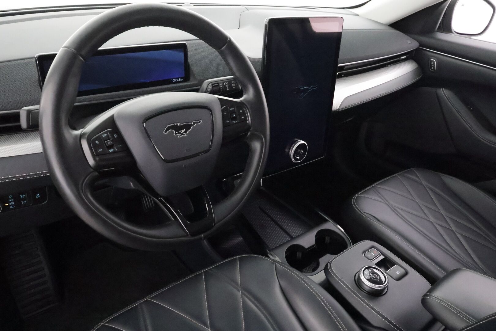Ford Mustang Mach-E 2021 75kWh 269hv A1 RWD 5-ovinen - | ACC | Koukku | Nahkaverhoilu | P.kamera | Keyless | Lane Assist | BLIS | CTA | Lämm. ratti | Lämm. tuulilasi | 2x renkaat aluin | Merkkihuollot | 