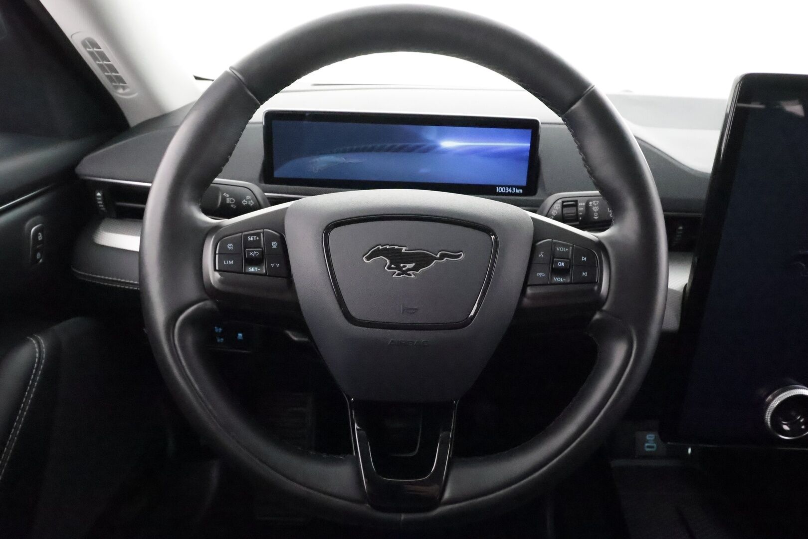 Ford Mustang Mach-E 2021 75kWh 269hv A1 RWD 5-ovinen - | ACC | Koukku | Nahkaverhoilu | P.kamera | Keyless | Lane Assist | BLIS | CTA | Lämm. ratti | Lämm. tuulilasi | 2x renkaat aluin | Merkkihuollot | 
