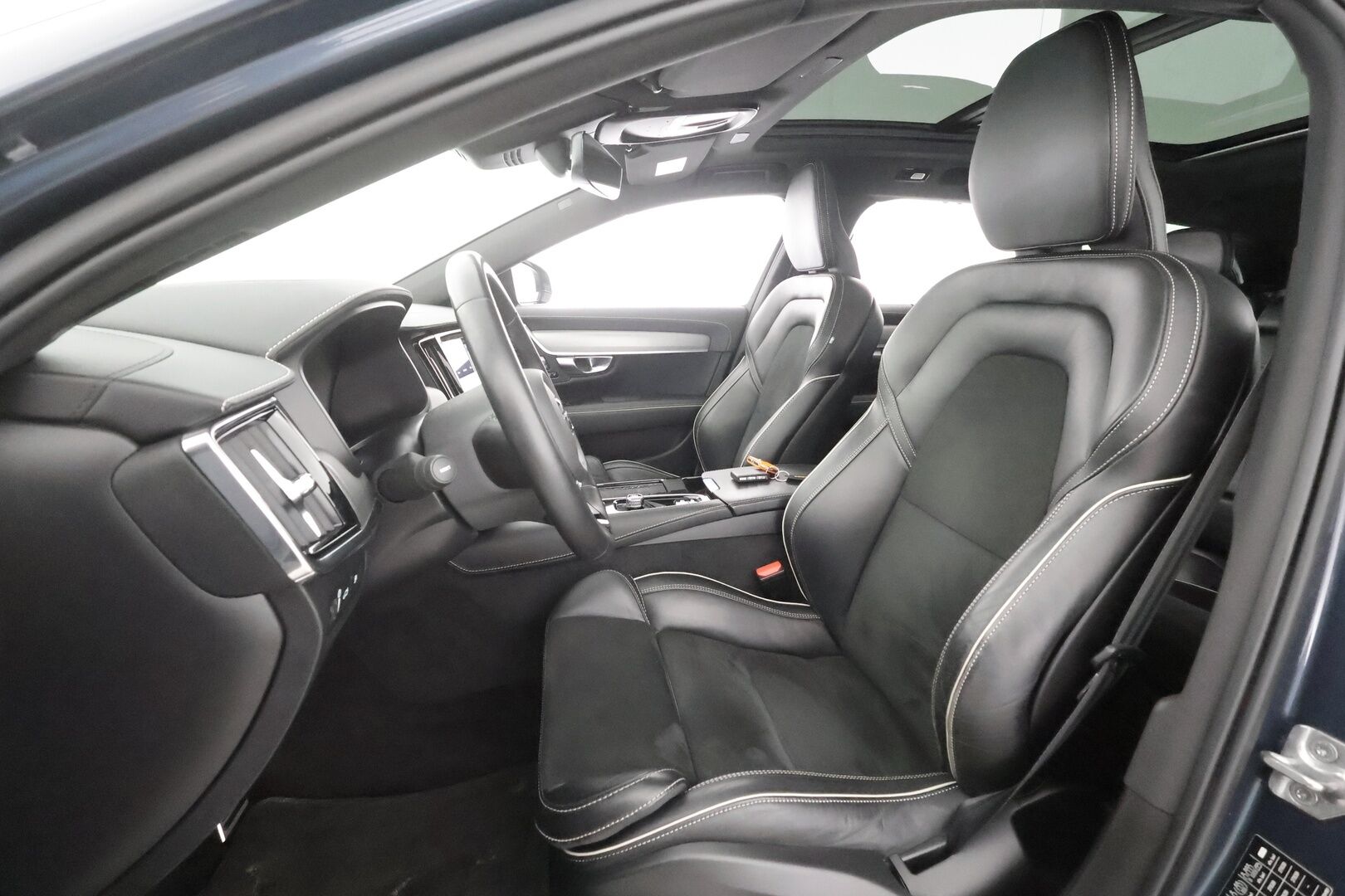 Volvo V90 2022 T6 TwE AWD Business R-Design aut - | Pilot assist | Webasto | Full-LED | Koukku | Panorama | Muistipenkit | P.kamera | Puolinahat | Keyless | Apple&Android | Suomi-auto | Kahdet Renkaat |