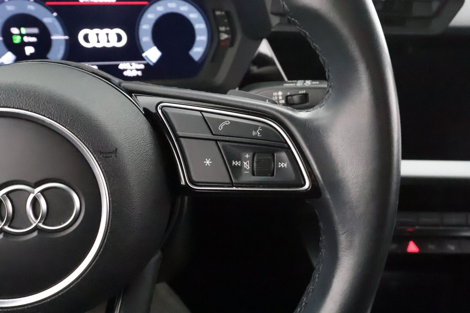 Audi A3 2022 Sportback Business 40 TFSI e 150kW S tronic ** Adapt.vakkari / Kamera / Sähköpenkki / Matrix-LED ** - 1.Om Suomi-auto / Sporttipenkit / Keyless 