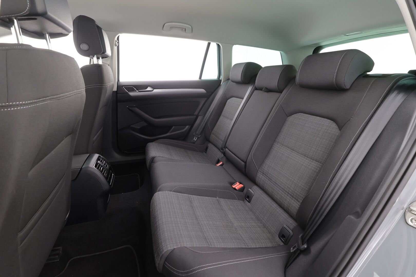 Volkswagen Passat 2022 Style Business2,0 Tdi Scr 110 Kw Dsg * ACC / IQ-Light / Koukku / Webasto / Hierova muistipenkki / Apple&Android * - Suomi-auto / Merkkihuollettu / Kahdet renkaat