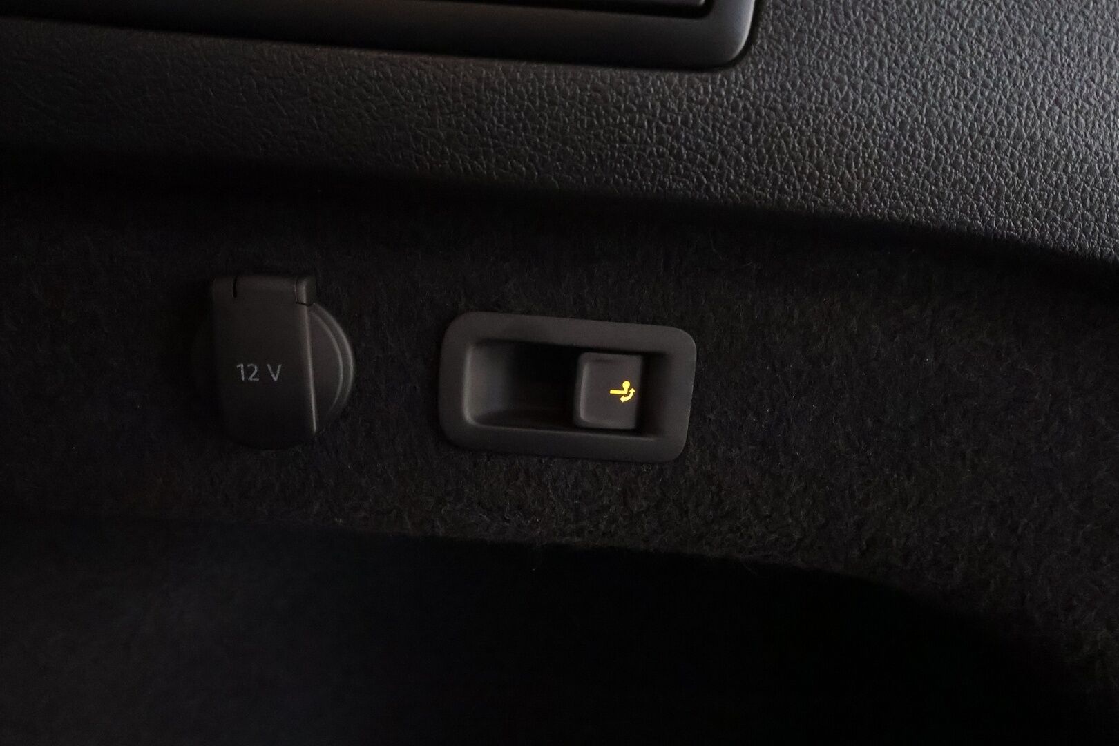 Volkswagen Passat 2022 Style Business2,0 Tdi Scr 110 Kw Dsg * ACC / IQ-Light / Koukku / Webasto / Hierova muistipenkki / Apple&Android * - Suomi-auto / Merkkihuollettu / Kahdet renkaat