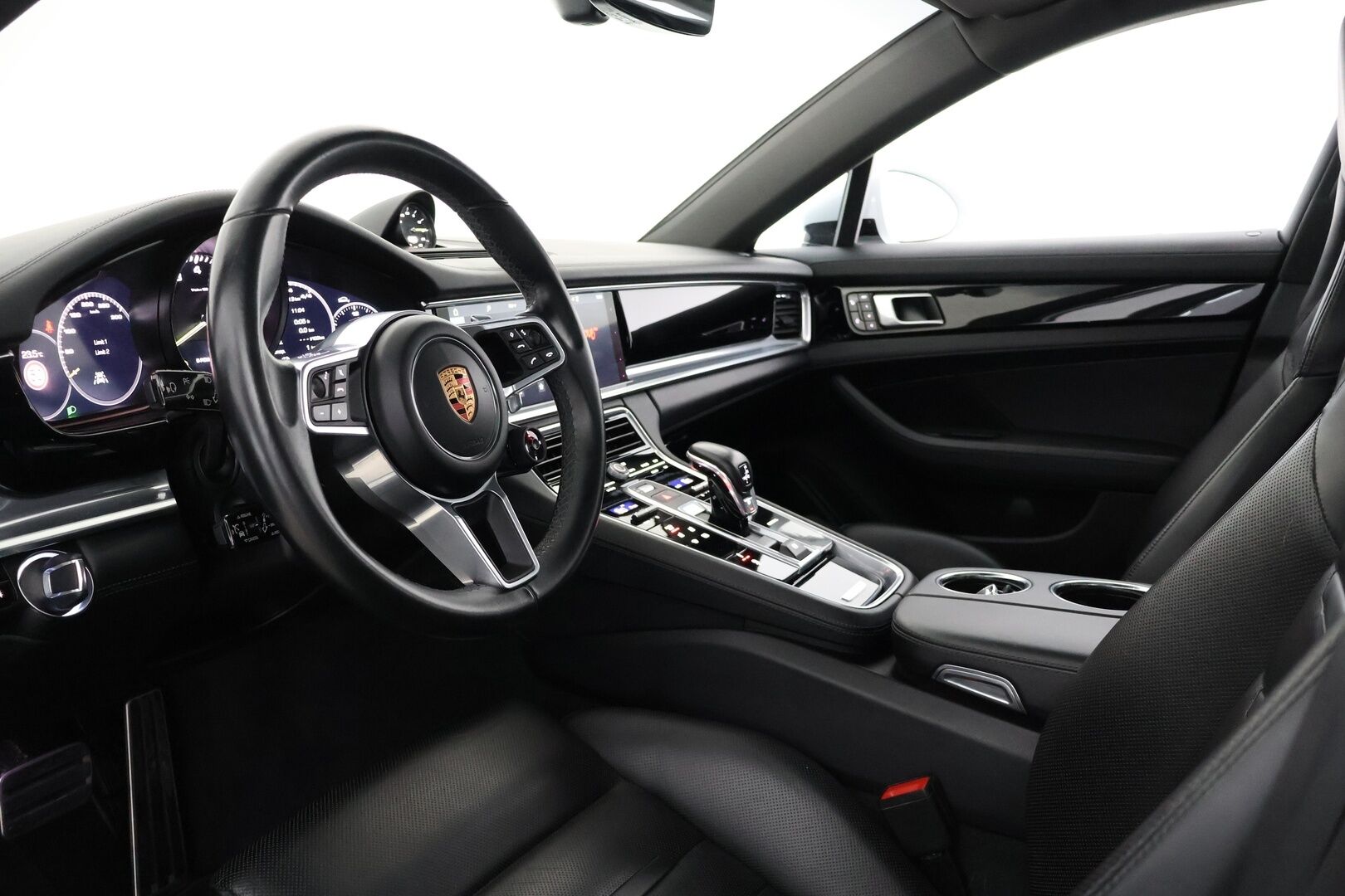Porsche Panamera 2018 4 E-Hybrid Sport Turismo - ACC | Ilmastoidut & Hierovat Istuimet | BOSE | 14 - Penkit | Panorama | Lane Assist | Sport Chrono | Juuri huollettu!  
