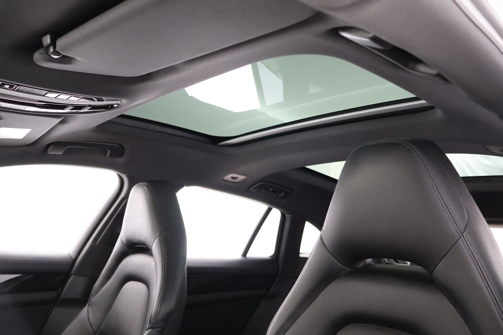 Porsche Panamera 2018 4 E-Hybrid Sport Turismo - ACC | Ilmastoidut & Hierovat Istuimet | BOSE | 14 - Penkit | Panorama | Lane Assist | Sport Chrono | Juuri huollettu!  