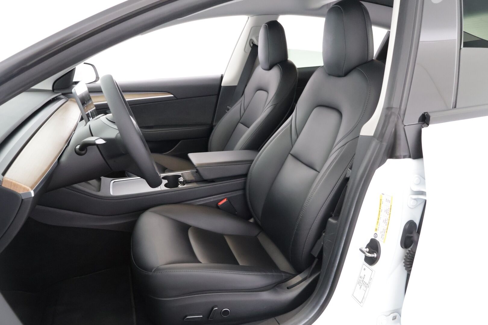 Tesla Model 3 2021 Standard Range Plus *Refresh /Lämpöpumppu /  Lasikatto / Autopilot / Musta nahkasisusta*