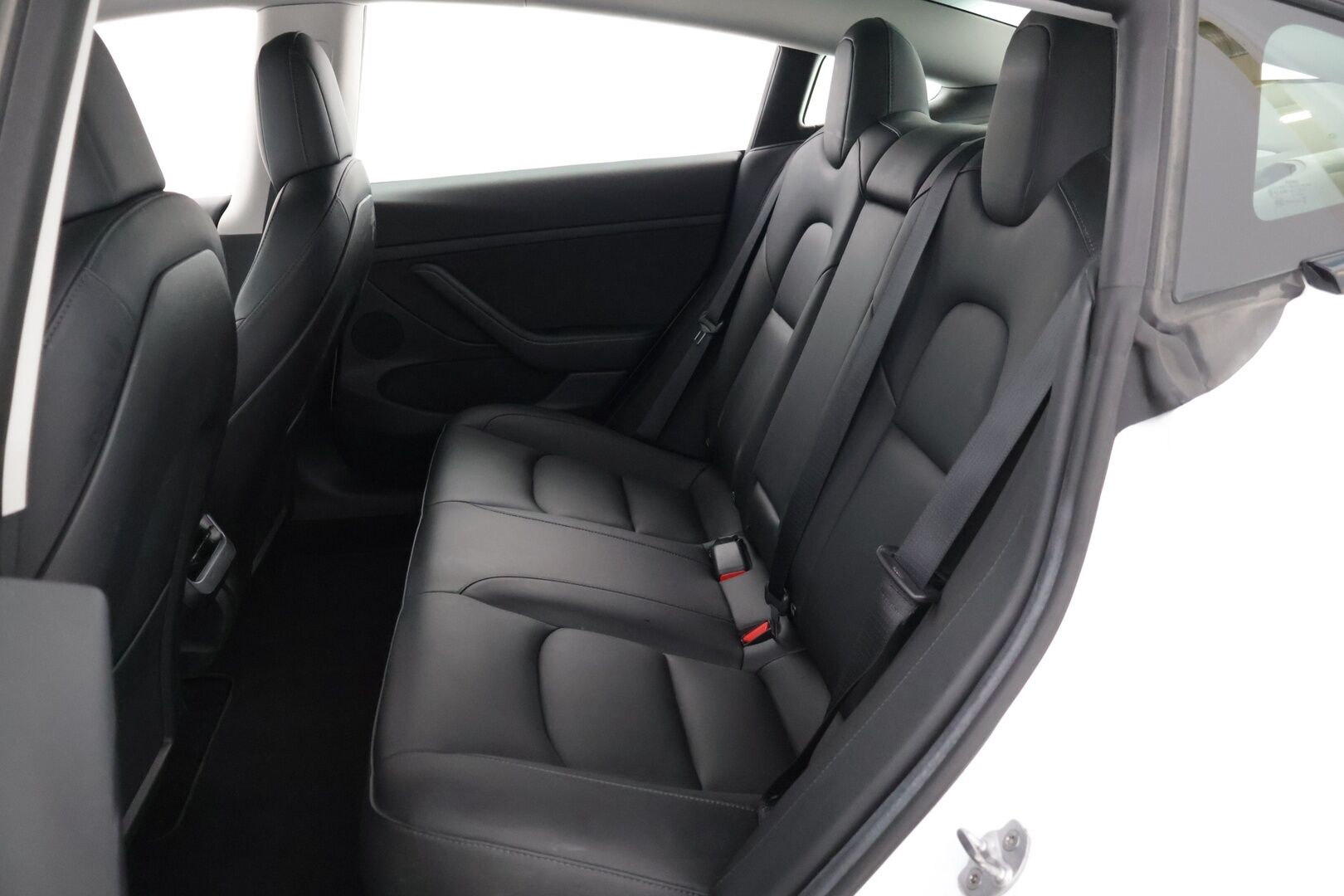Tesla Model 3 2021 Standard Range Plus *Refresh /Lämpöpumppu /  Lasikatto / Autopilot / Musta nahkasisusta*