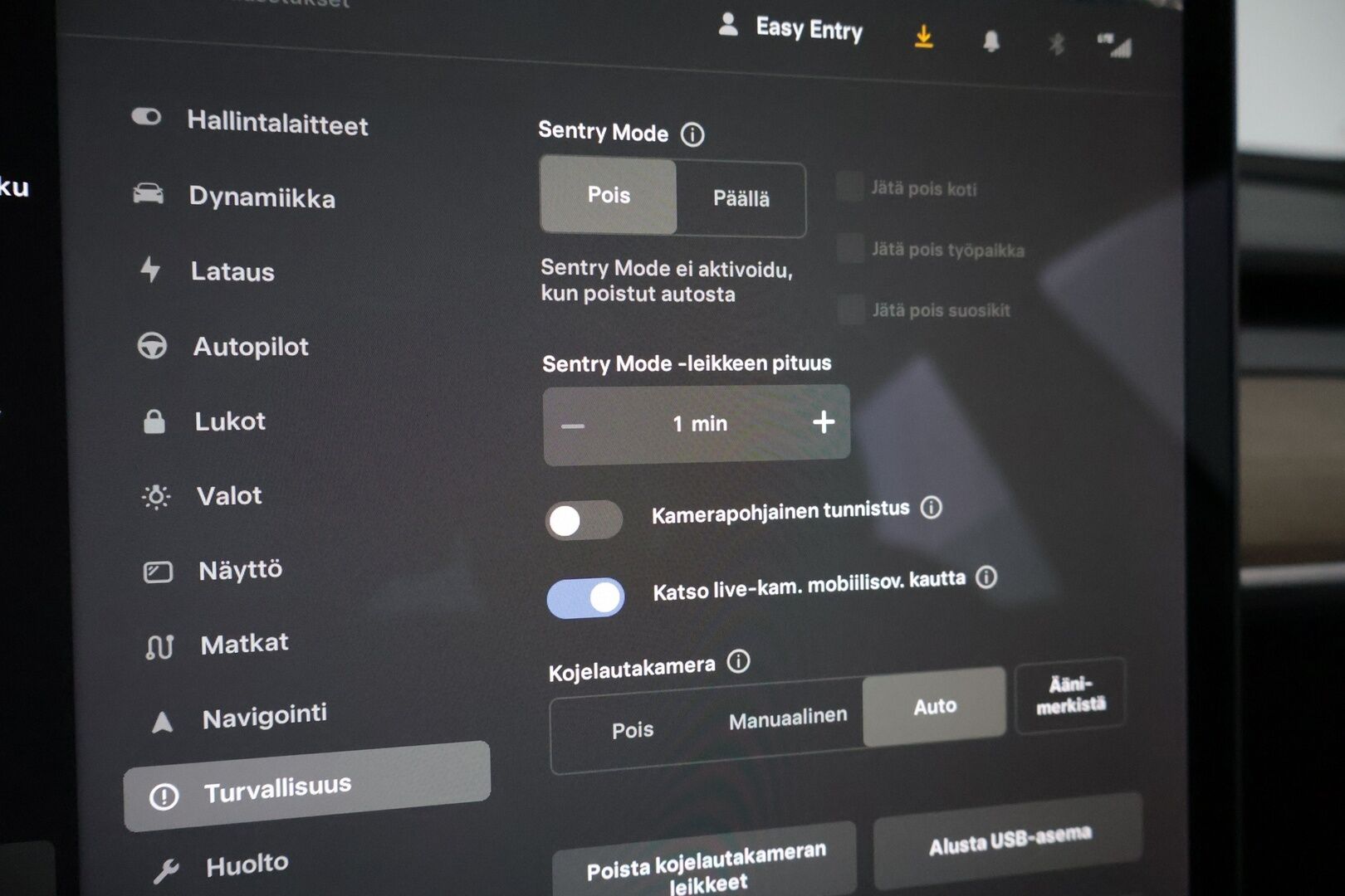Tesla Model 3 2021 Standard Range Plus *Refresh /Lämpöpumppu /  Lasikatto / Autopilot / Musta nahkasisusta*