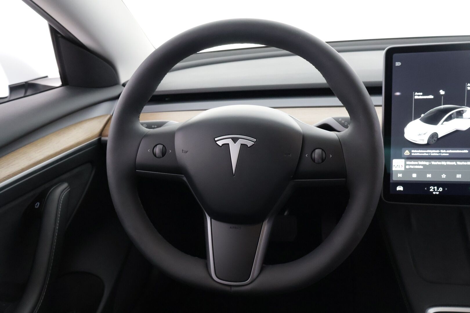Tesla Model 3 2021 Standard Range Plus *Refresh /Lämpöpumppu /  Lasikatto / Autopilot / Musta nahkasisusta*