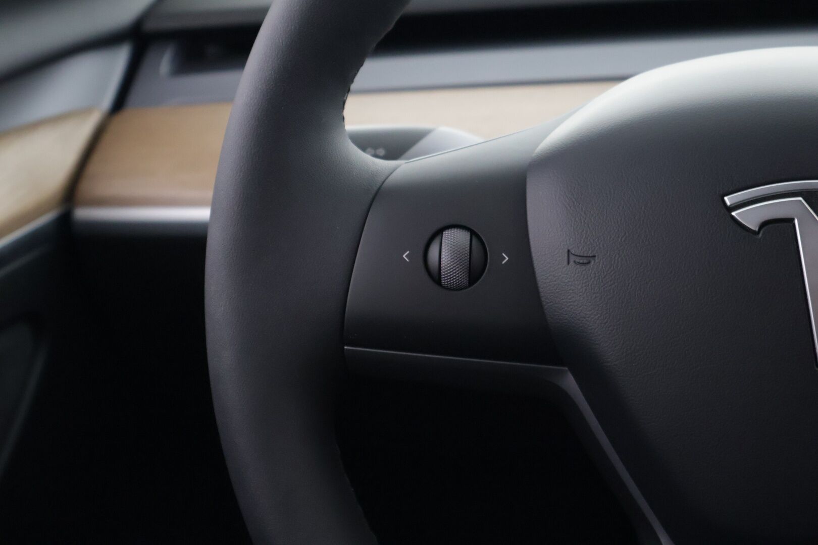 Tesla Model 3 2021 Standard Range Plus *Refresh /Lämpöpumppu /  Lasikatto / Autopilot / Musta nahkasisusta*