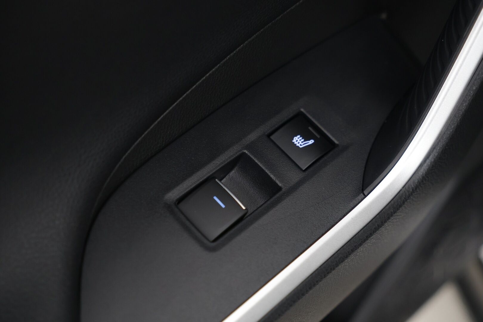 Toyota RAV4 PLUG-IN 2021 2,5 Hybrid AWD-i Business Edition*  Koukku / Kamera / Acc / JBL / * - *Koukku / JBL / ACC / Kamera*