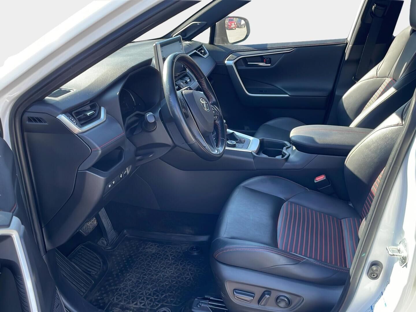 Toyota RAV4 PLUG-IN 2021 2,5 Hybrid AWD-i Business Edition*  Koukku / Kamera / Acc / JBL / * - *Koukku / JBL / ACC / Kamera*