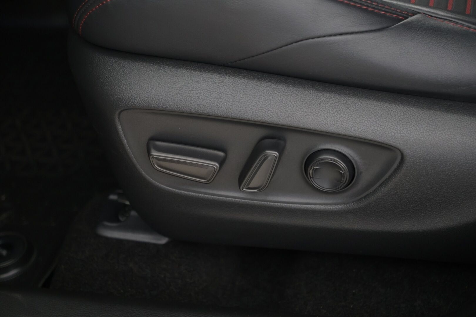 Toyota RAV4 PLUG-IN 2021 2,5 Hybrid AWD-i Business Edition*  Koukku / Kamera / Acc / JBL / * - *Koukku / JBL / ACC / Kamera*