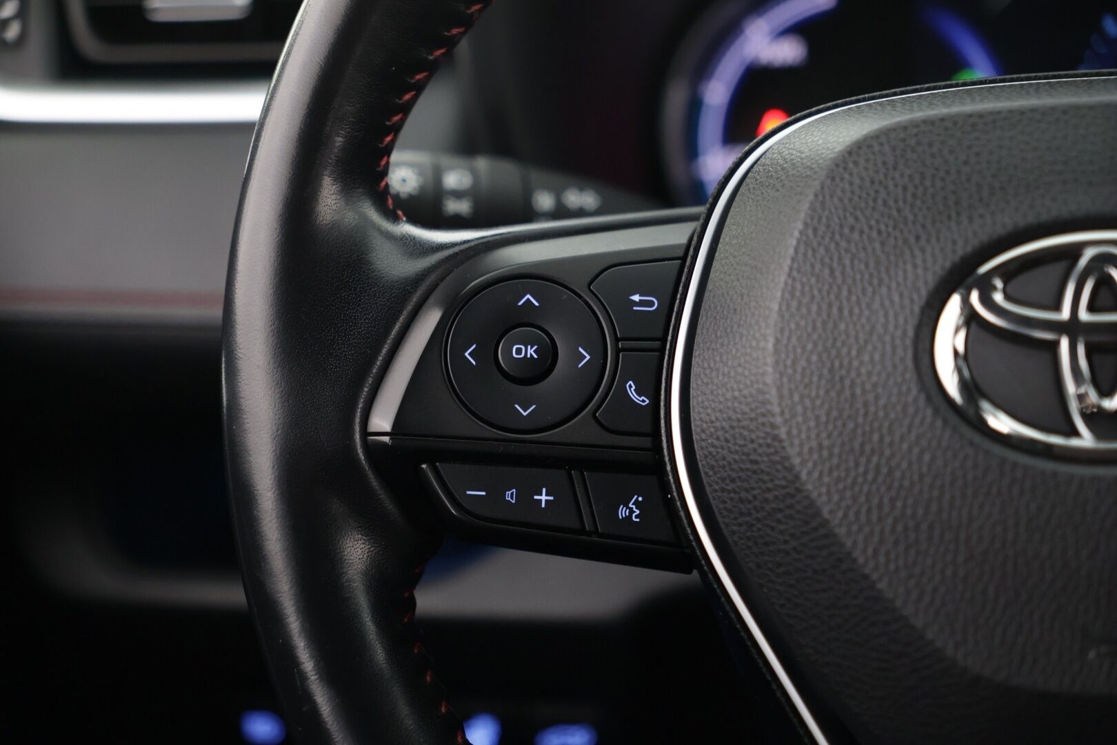 Toyota RAV4 PLUG-IN 2021 2,5 Hybrid AWD-i Business Edition*  Koukku / Kamera / Acc / JBL / * - *Koukku / JBL / ACC / Kamera*