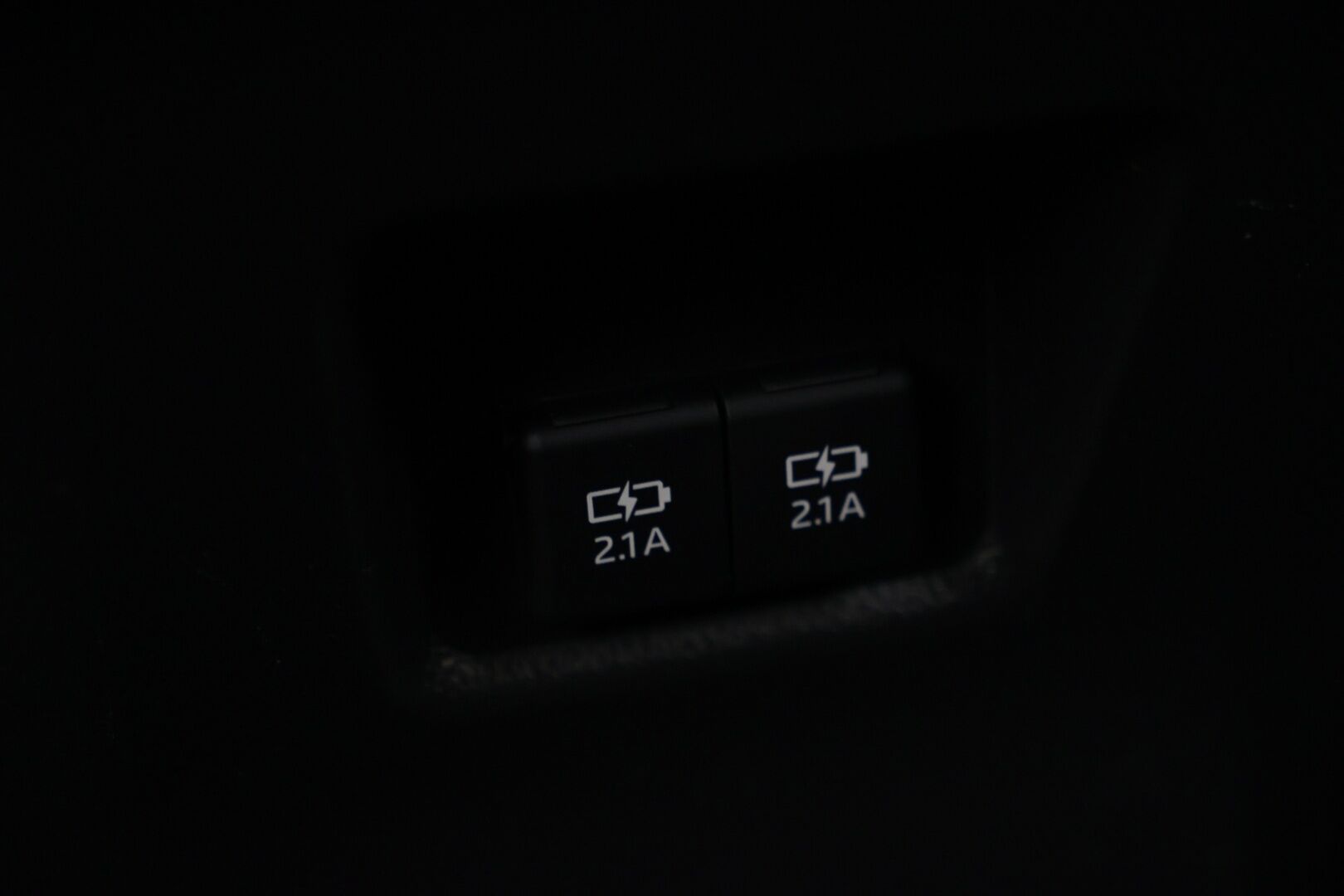 Toyota RAV4 PLUG-IN 2021 2,5 Hybrid AWD-i Business Edition*  Koukku / Kamera / Acc / JBL / * - *Koukku / JBL / ACC / Kamera*