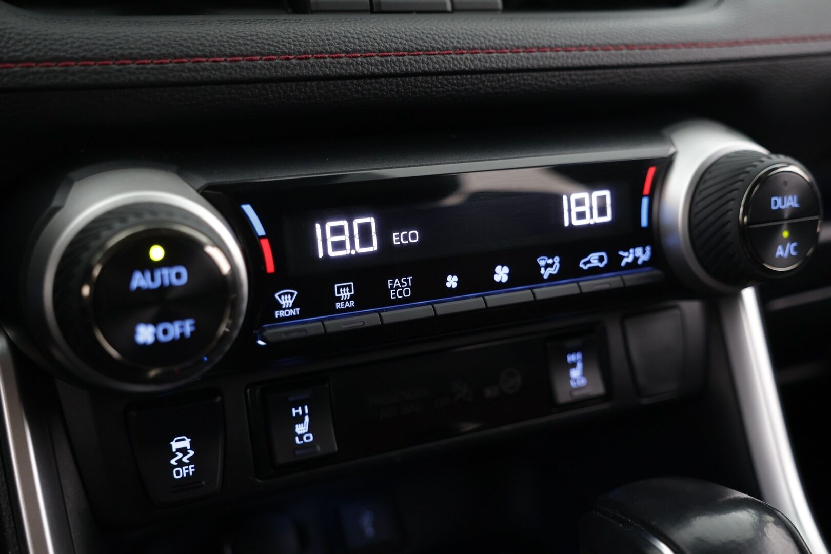 Toyota RAV4 PLUG-IN 2021 2,5 Hybrid AWD-i Business Edition*  Koukku / Kamera / Acc / JBL / * - *Koukku / JBL / ACC / Kamera*
