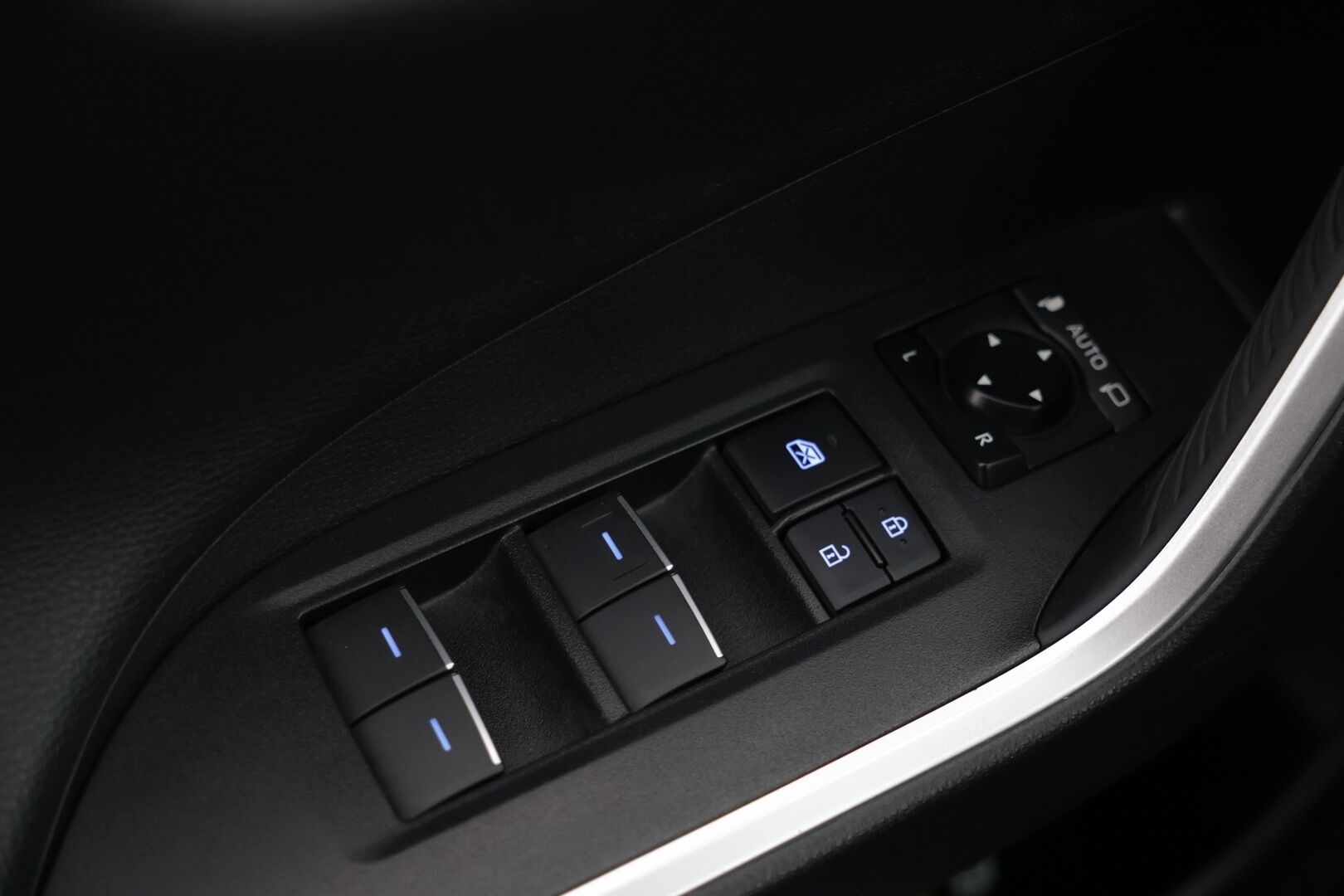 Toyota RAV4 PLUG-IN 2021 2,5 Hybrid AWD-i Business Edition*  Koukku / Kamera / Acc / JBL / * - *Koukku / JBL / ACC / Kamera*