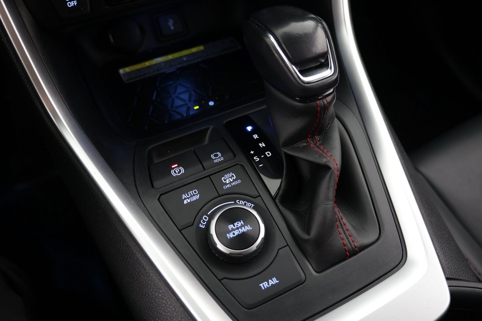 Toyota RAV4 PLUG-IN 2021 2,5 Hybrid AWD-i Business Edition*  Koukku / Kamera / Acc / JBL / * - *Koukku / JBL / ACC / Kamera*