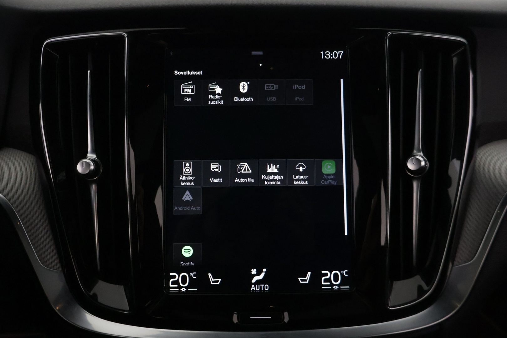 Volvo V60 2020 V60 T6 TwE AWD R-Design aut */ Adapt. vakkari / H&K / Panorama / 360°-kamera / Webasto / Koukku / Juuri saapunut /* - Huippuvarusteltu / Juuri katsastettu / Hihna vaihdettu