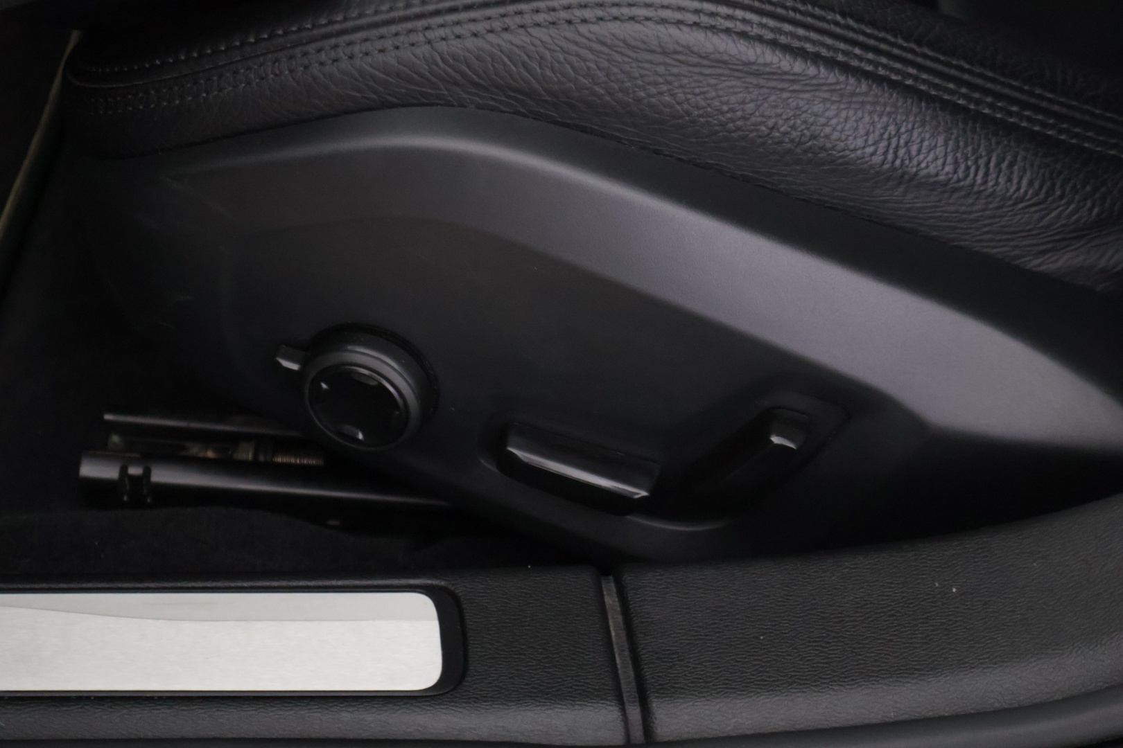 Volvo V60 2020 V60 T6 TwE AWD R-Design aut */ Adapt. vakkari / H&K / Panorama / 360°-kamera / Webasto / Koukku / Juuri saapunut /* - Huippuvarusteltu / Juuri katsastettu / Hihna vaihdettu