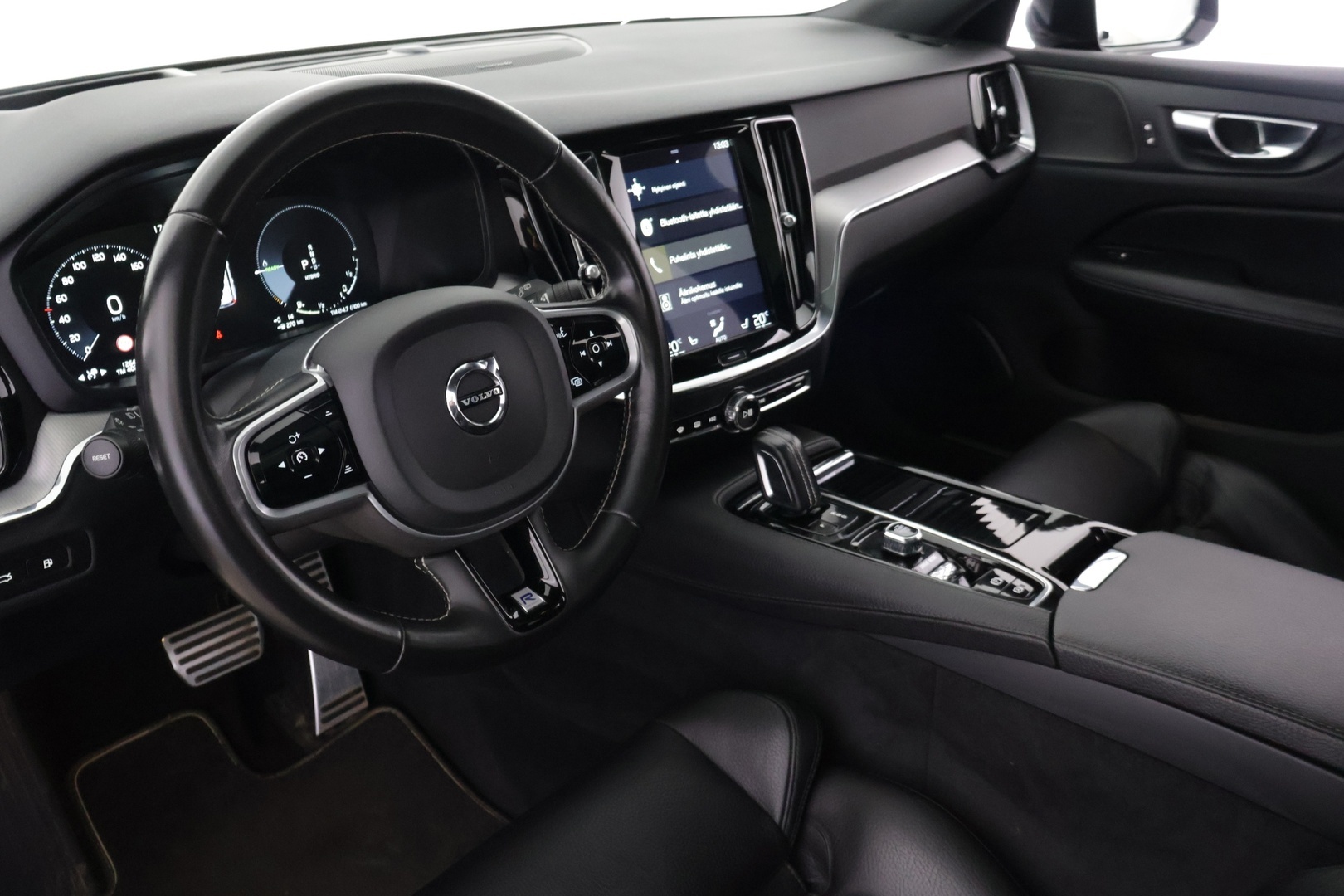 Volvo V60 2020 V60 T6 TwE AWD R-Design aut */ Adapt. vakkari / H&K / Panorama / 360°-kamera / Webasto / Koukku / Juuri saapunut /* - Huippuvarusteltu / Juuri katsastettu / Hihna vaihdettu