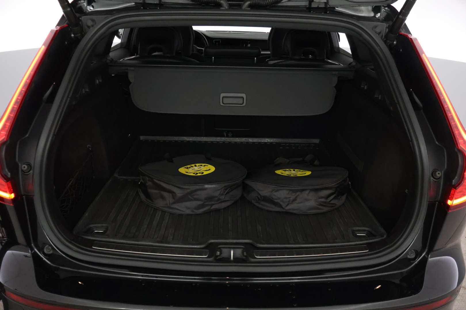 Volvo V60 2020 V60 T6 TwE AWD R-Design aut */ Adapt. vakkari / H&K / Panorama / 360°-kamera / Webasto / Koukku / Juuri saapunut /* - Huippuvarusteltu / Juuri katsastettu / Hihna vaihdettu