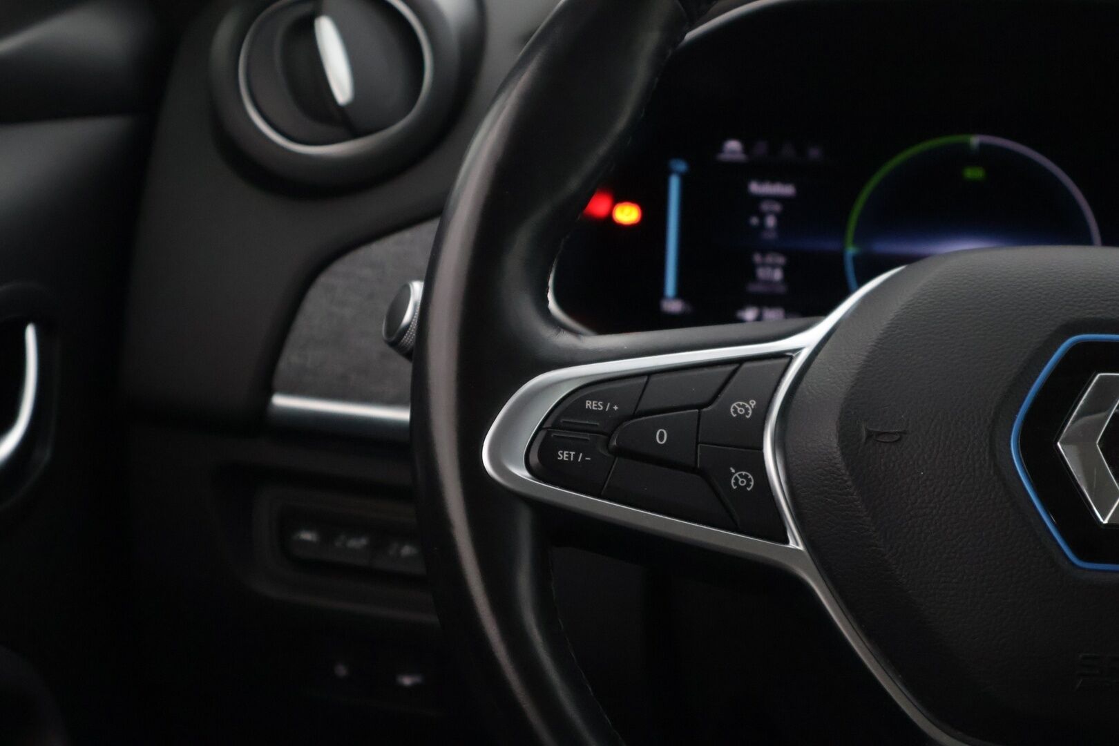 Renault Zoe 2020 Z.E. 50 R135 Intens * BLIS / Navi / P-Kamera / Keyless / Vakkari / Puolinahkasisusta * - * Kahdet vanteet & renkaat / Merkkihuollot *