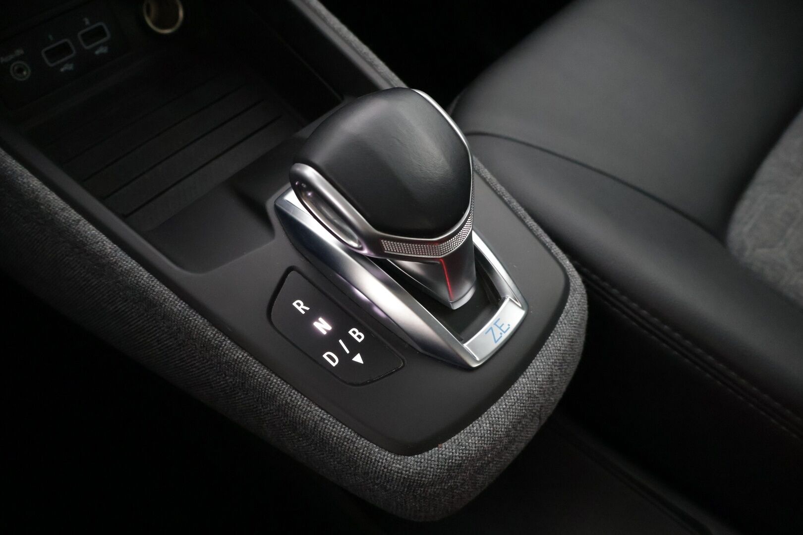 Renault Zoe 2020 Z.E. 50 R135 Intens * BLIS / Navi / P-Kamera / Keyless / Vakkari / Puolinahkasisusta * - * Kahdet vanteet & renkaat / Merkkihuollot *