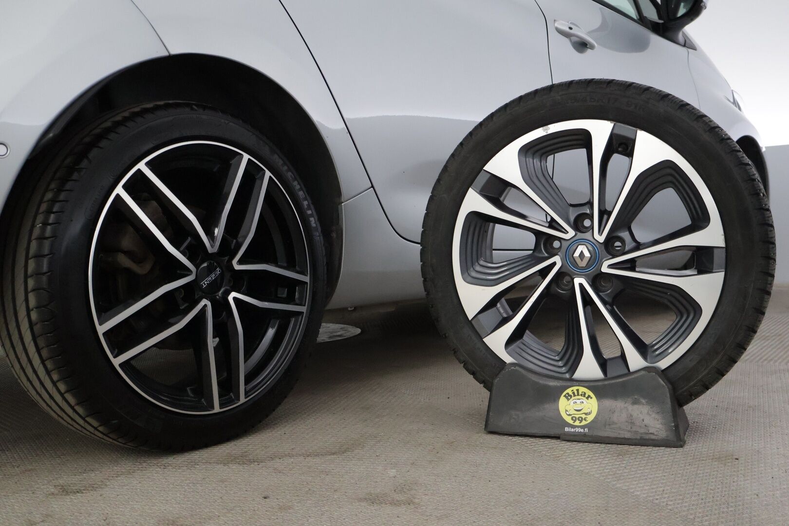 Renault Zoe 2020 Z.E. 50 R135 Intens * BLIS / Navi / P-Kamera / Keyless / Vakkari / Puolinahkasisusta * - * Kahdet vanteet & renkaat / Merkkihuollot *