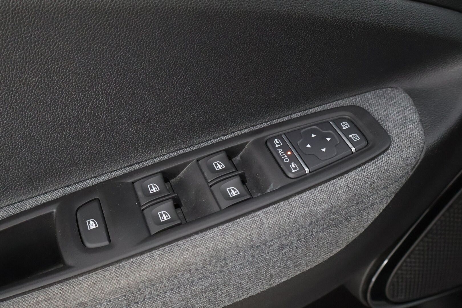 Renault Zoe 2020 Z.E. 50 R135 Intens * BLIS / Navi / P-Kamera / Keyless / Vakkari / Puolinahkasisusta * - * Kahdet vanteet & renkaat / Merkkihuollot *