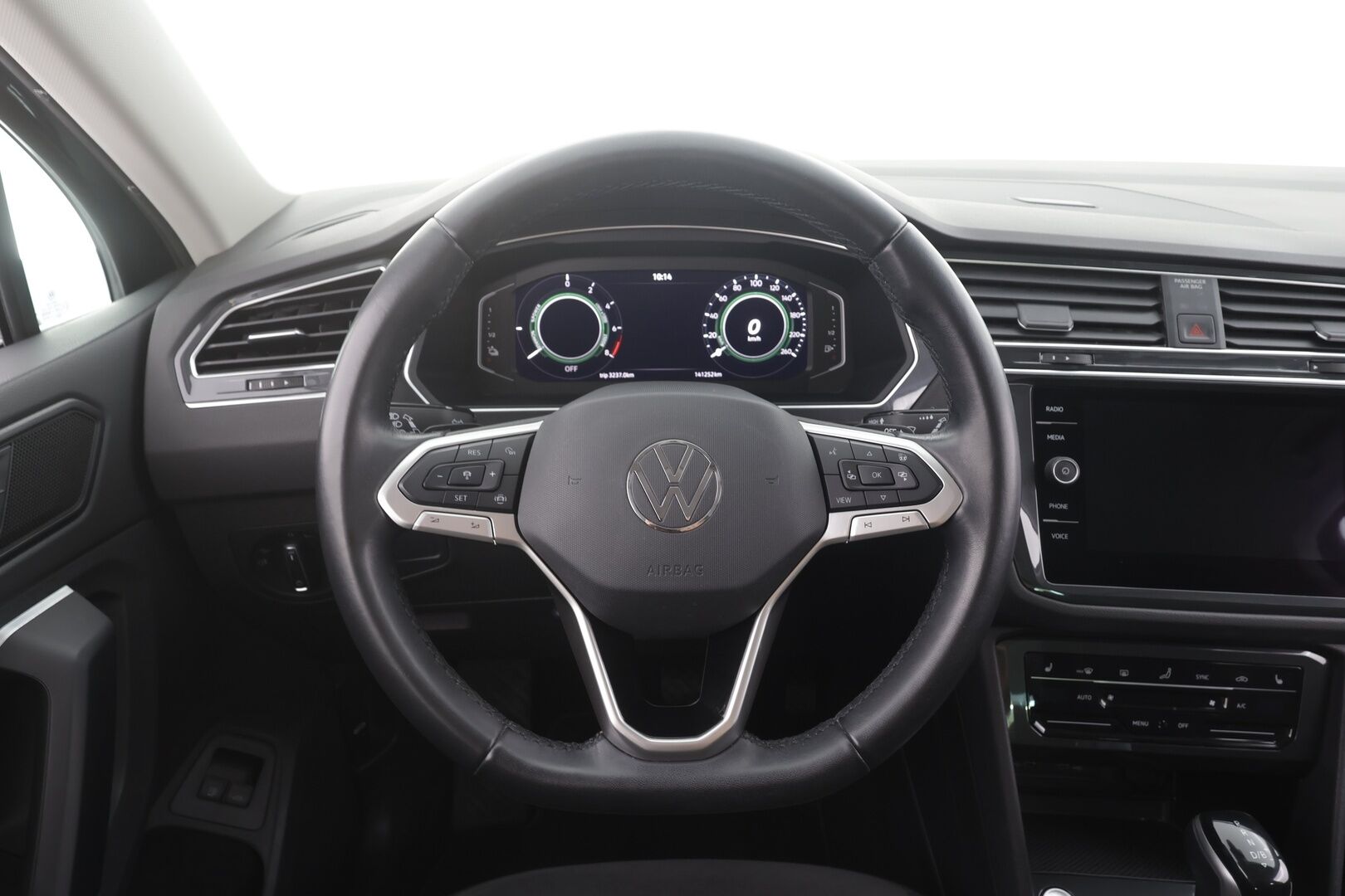Volkswagen Tiguan 2022 Style eHybrid 180 kW DSG-automaatti - | ACC | Matrix-LED | P.Kamera | Kaistavahti | Keyless | Apple&Android | Digimittaristo | Facelift | 1-om Suomi-auto | 2x Latauskaapelit | Kahdet renkaat | Merkkihuollot |
