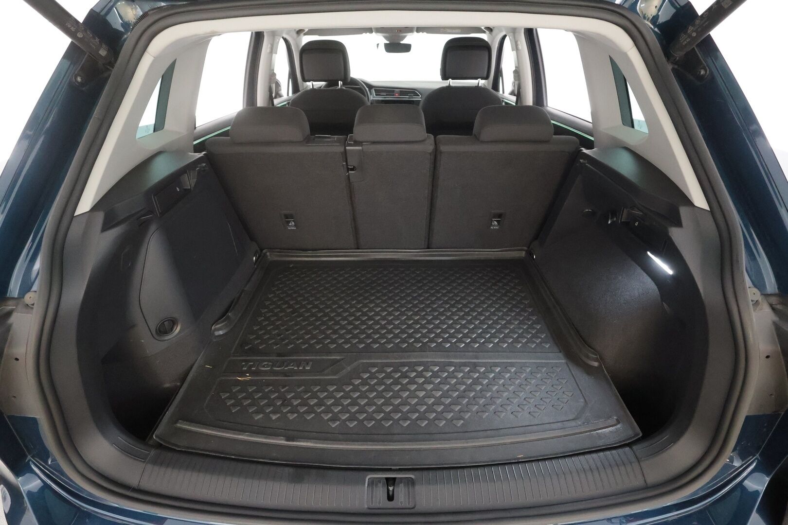 Volkswagen Tiguan 2022 Style eHybrid 180 kW DSG-automaatti - | ACC | Matrix-LED | P.Kamera | Kaistavahti | Keyless | Apple&Android | Digimittaristo | Facelift | 1-om Suomi-auto | 2x Latauskaapelit | Kahdet renkaat | Merkkihuollot |