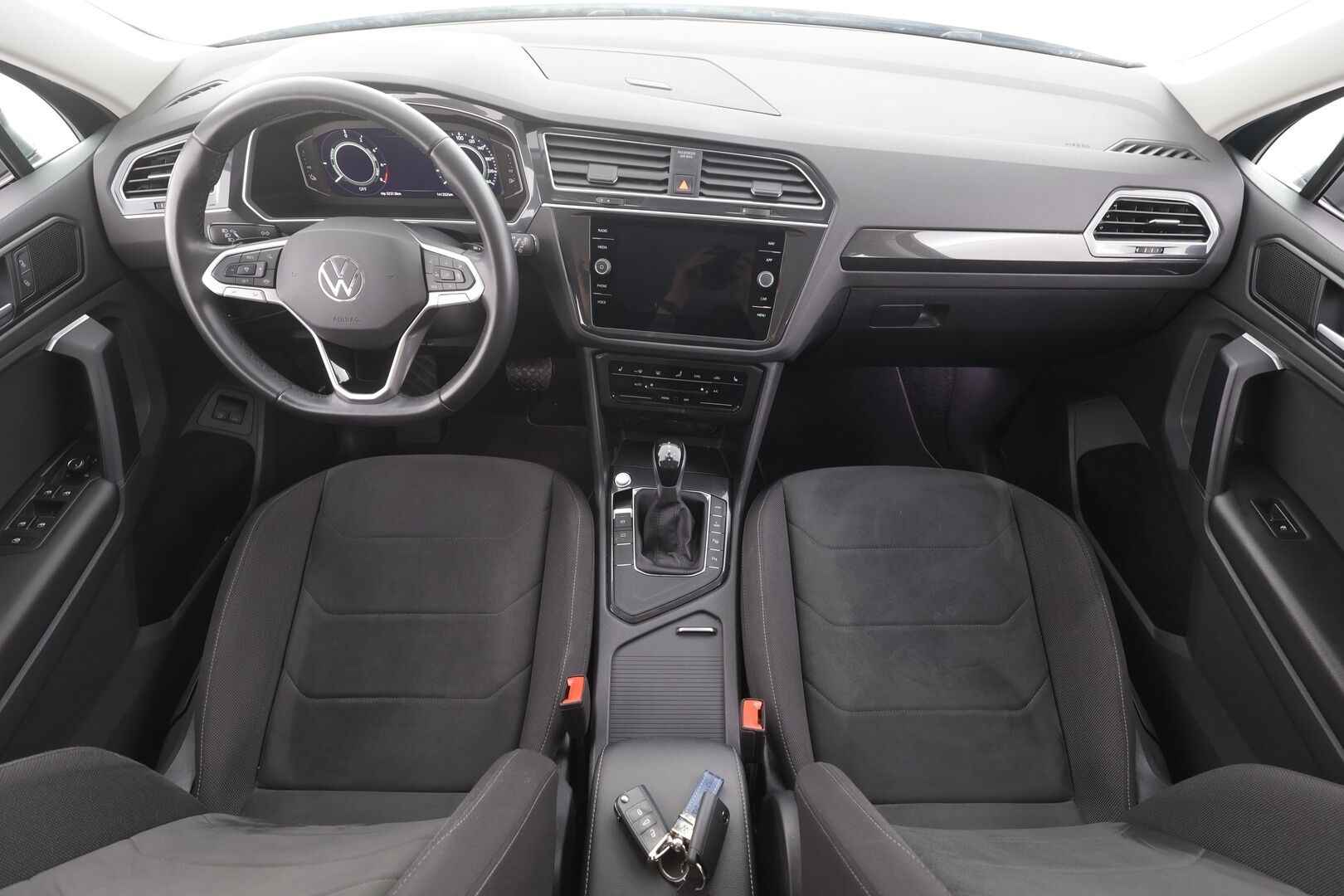Volkswagen Tiguan 2022 Style eHybrid 180 kW DSG-automaatti - | ACC | Matrix-LED | P.Kamera | Kaistavahti | Keyless | Apple&Android | Digimittaristo | Facelift | 1-om Suomi-auto | 2x Latauskaapelit | Kahdet renkaat | Merkkihuollot |
