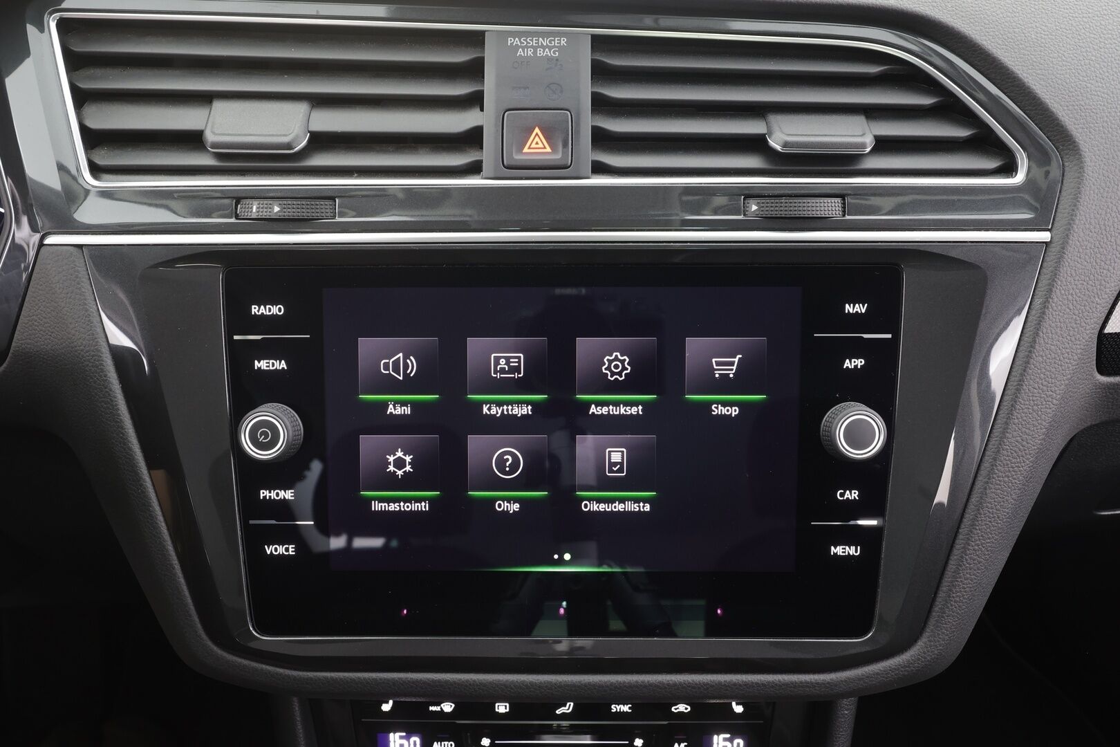 Volkswagen Tiguan 2022 Style eHybrid 180 kW DSG-automaatti - | ACC | Matrix-LED | P.Kamera | Kaistavahti | Keyless | Apple&Android | Digimittaristo | Facelift | 1-om Suomi-auto | 2x Latauskaapelit | Kahdet renkaat | Merkkihuollot |
