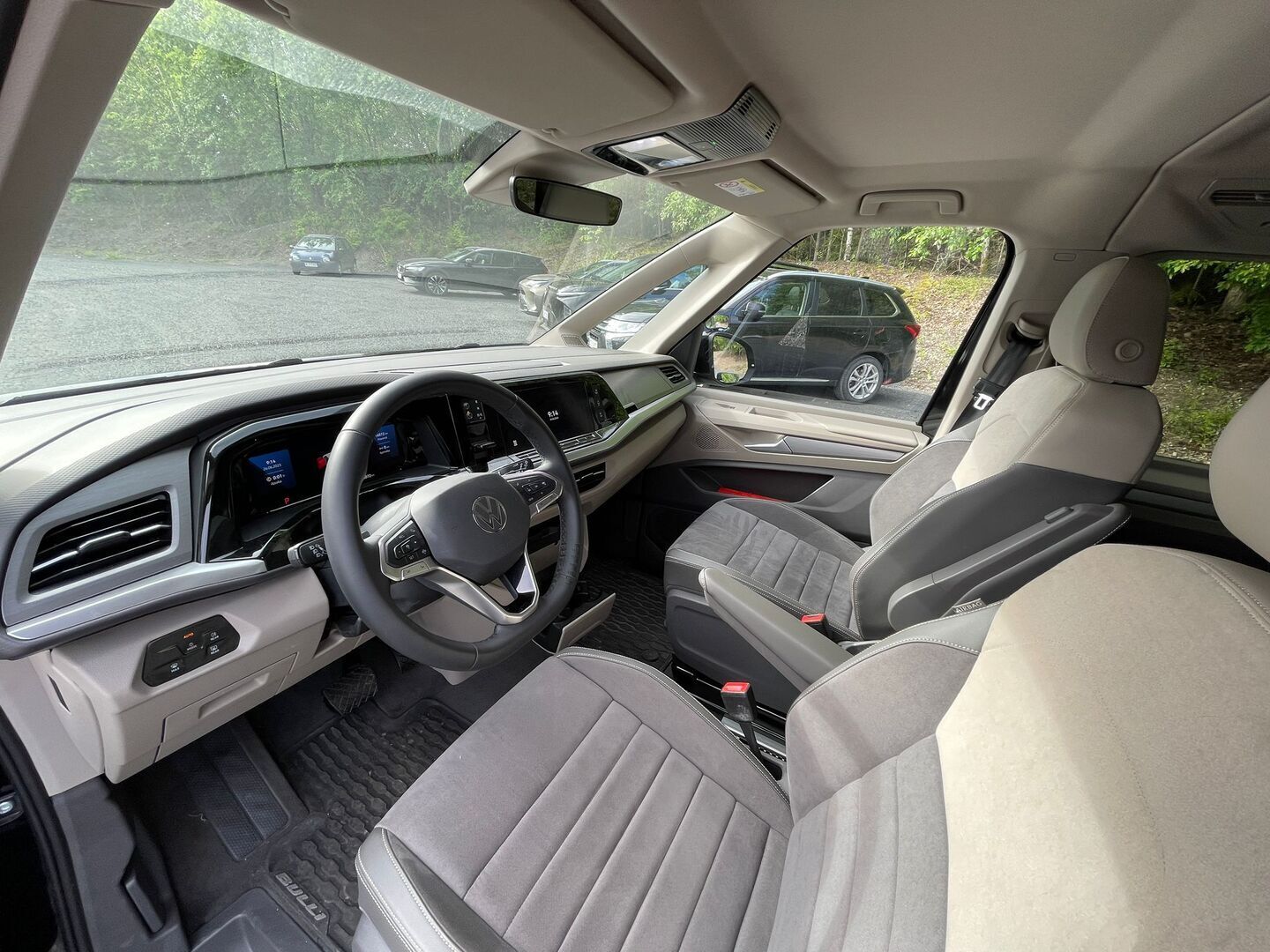 Volkswagen Multivan 2022 MULTIVAN 7-paik **Adapt.vakkari / Webasto / KeylessGo / Digimittaristo / TULOSSA!! - 2,99 % KORKOTARJOUS TÄHÄN AUTOON - 
