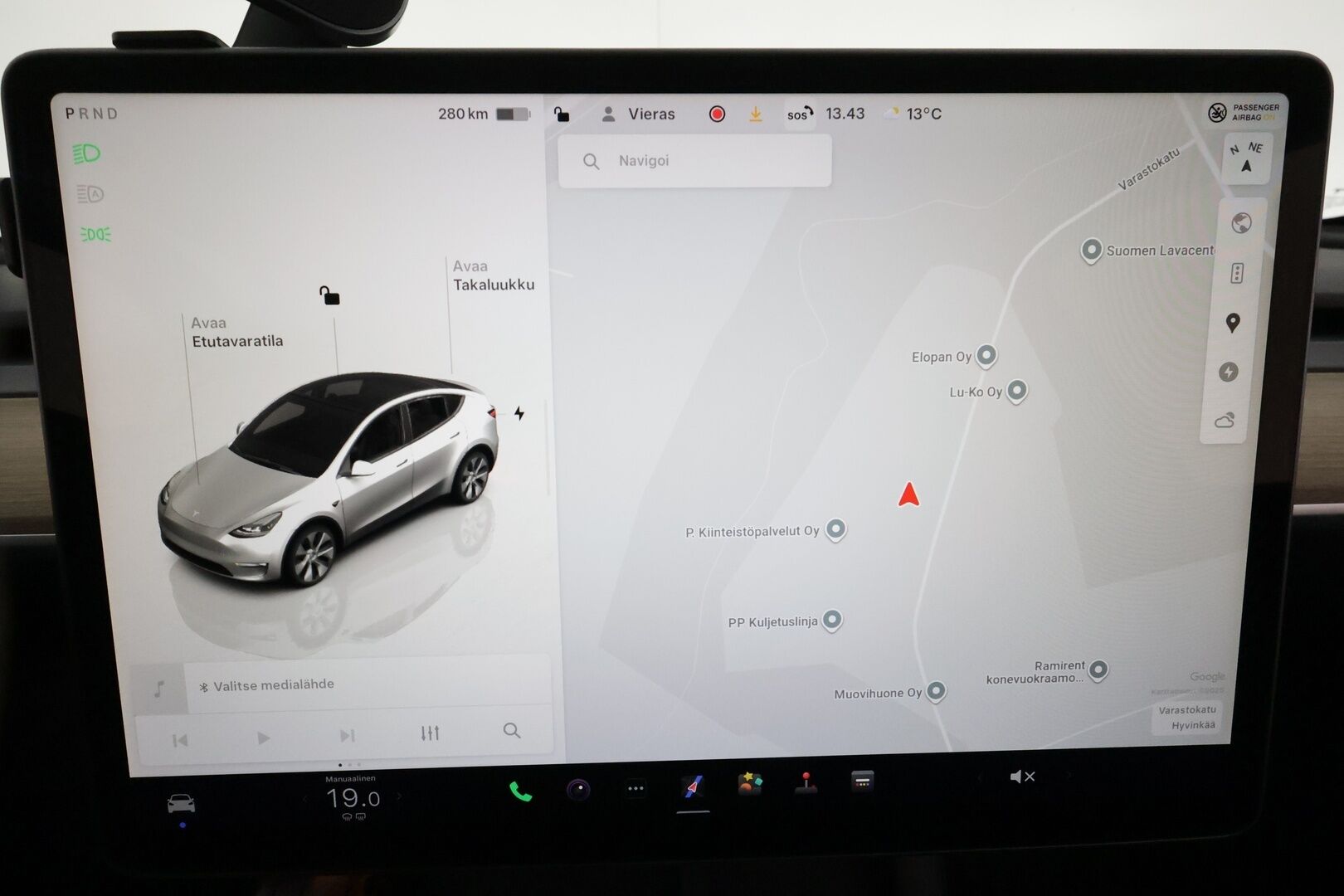 Tesla Model Y 2022 Long Range Dual Motor / 1.Om Suomi-auto / Autopilot / 2xVanteet / Vetokoukku / TULOSSA - 3,99 % KORKOTARJOUS TÄHÄN AUTOON 31.8. ASTI! - 