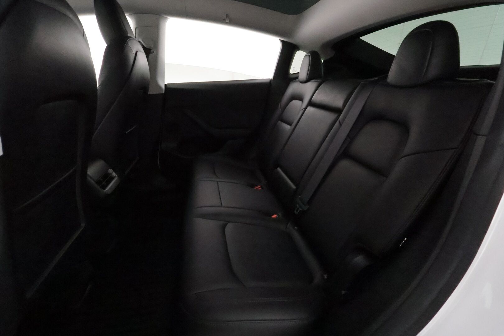 Tesla Model Y 2022 Long Range Dual Motor / 1.Om Suomi-auto / Autopilot / 2xVanteet / Vetokoukku / TULOSSA - 3,99 % KORKOTARJOUS TÄHÄN AUTOON 31.8. ASTI! - 
