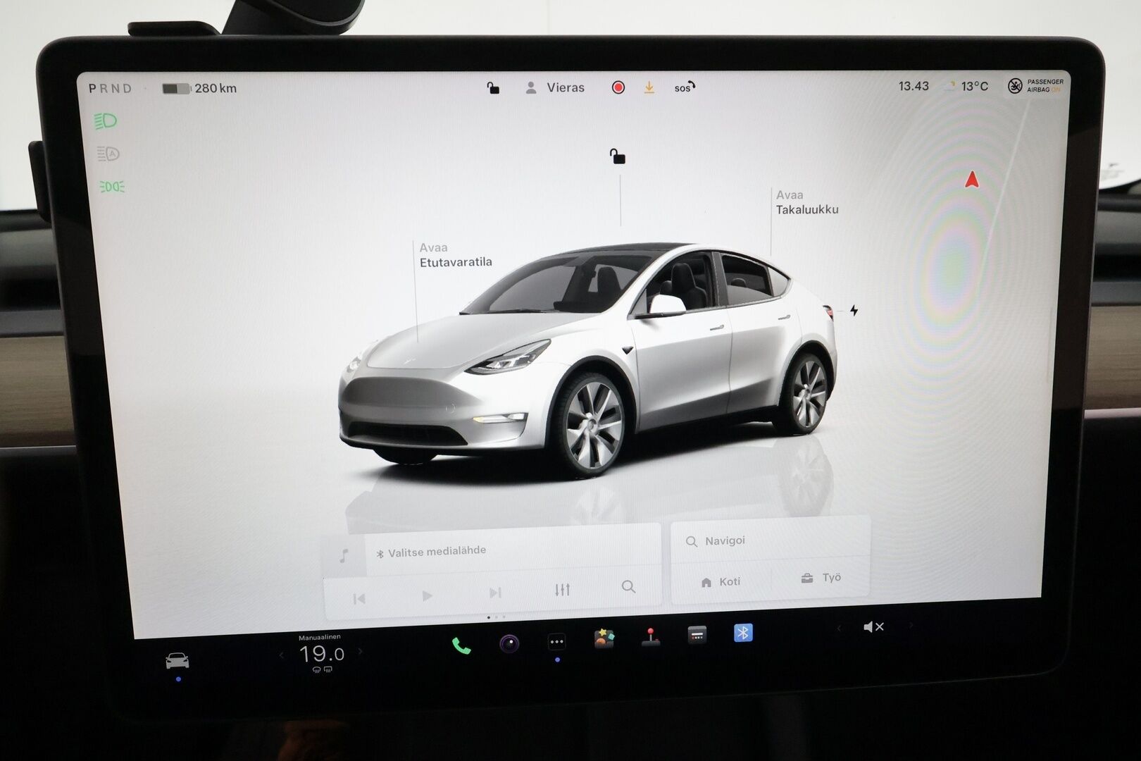 Tesla Model Y 2022 Long Range Dual Motor / 1.Om Suomi-auto / Autopilot / 2xVanteet / Vetokoukku / TULOSSA - 3,99 % KORKOTARJOUS TÄHÄN AUTOON 31.8. ASTI! - 