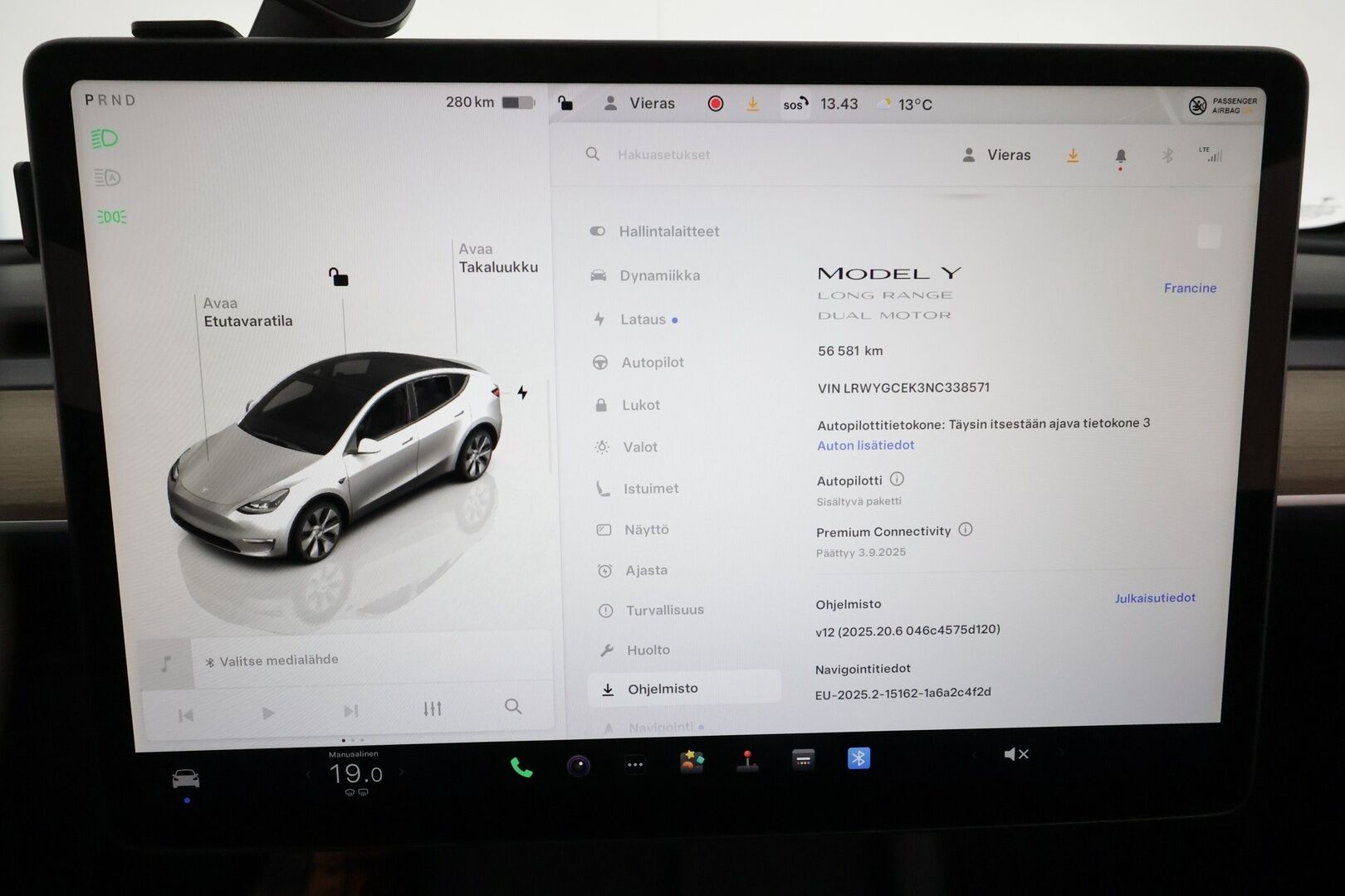 Tesla Model Y 2022 Long Range Dual Motor / 1.Om Suomi-auto / Autopilot / 2xVanteet / Vetokoukku / TULOSSA - 3,99 % KORKOTARJOUS TÄHÄN AUTOON 31.8. ASTI! - 
