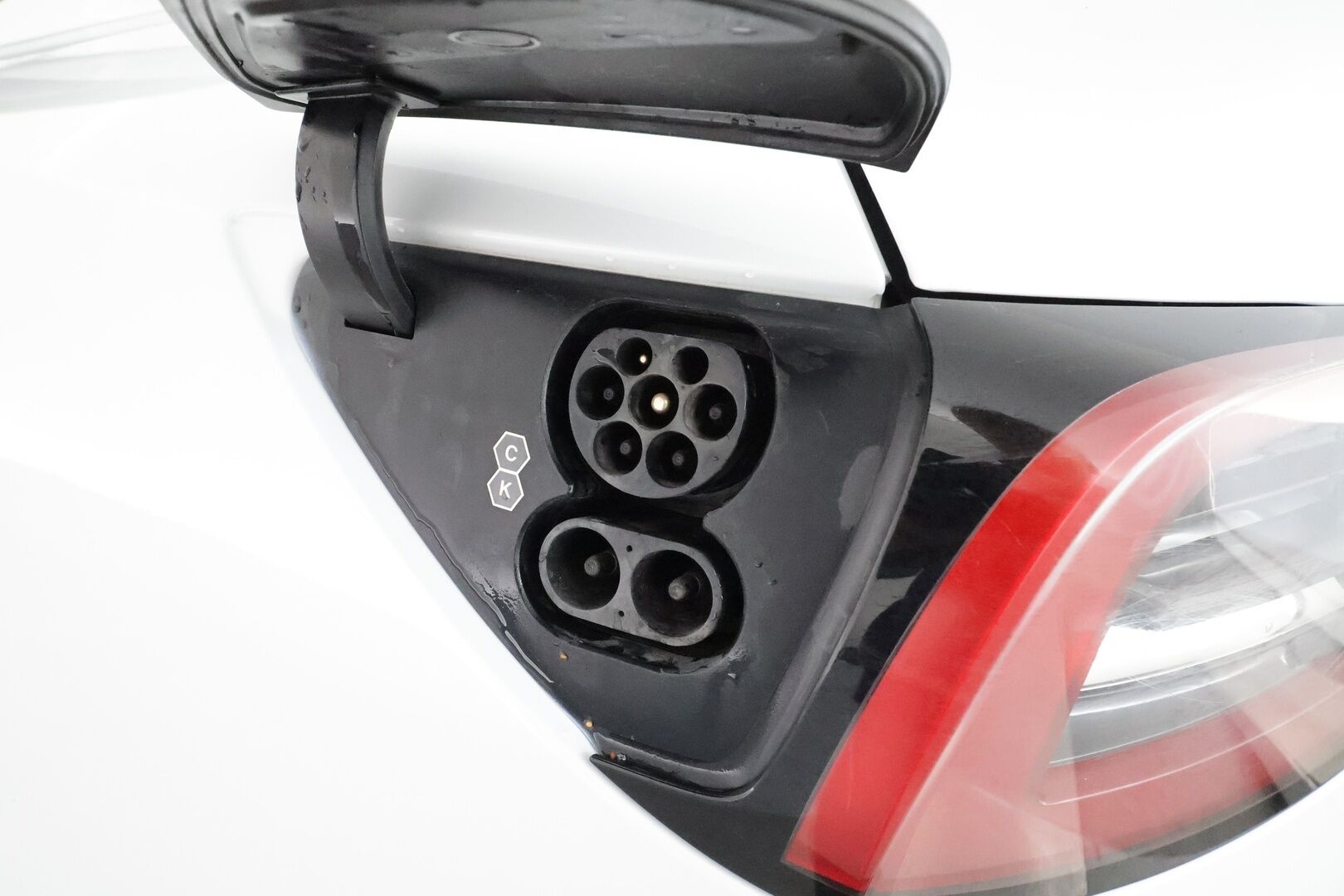 Tesla Model Y 2022 Long Range Dual Motor / 1.Om Suomi-auto / Autopilot / 2xVanteet / Vetokoukku / TULOSSA - 3,99 % KORKOTARJOUS TÄHÄN AUTOON 31.8. ASTI! - 