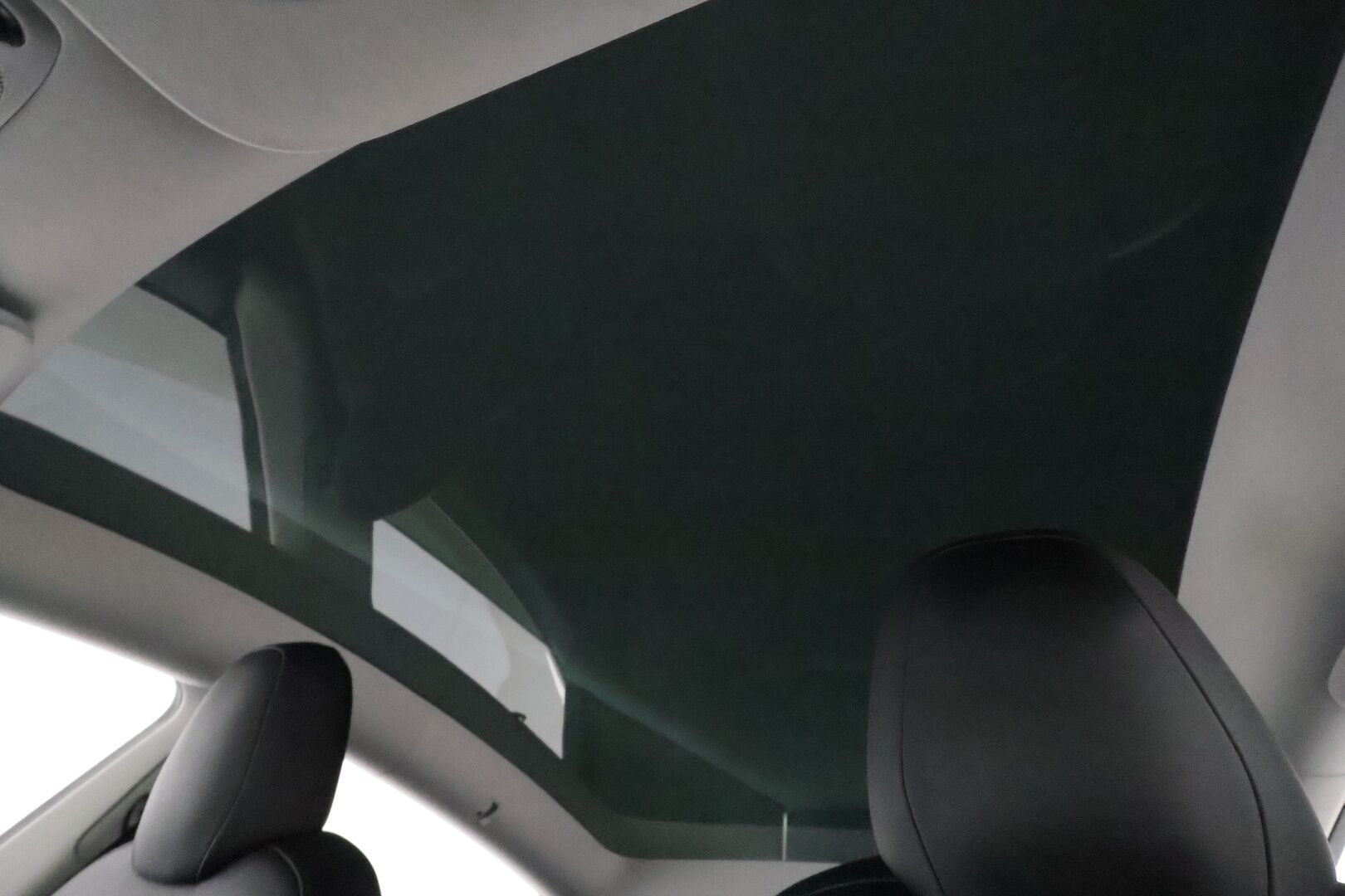Tesla Model Y 2022 Long Range Dual Motor / 1.Om Suomi-auto / Autopilot / 2xVanteet / Vetokoukku / TULOSSA - 3,99 % KORKOTARJOUS TÄHÄN AUTOON 31.8. ASTI! - 