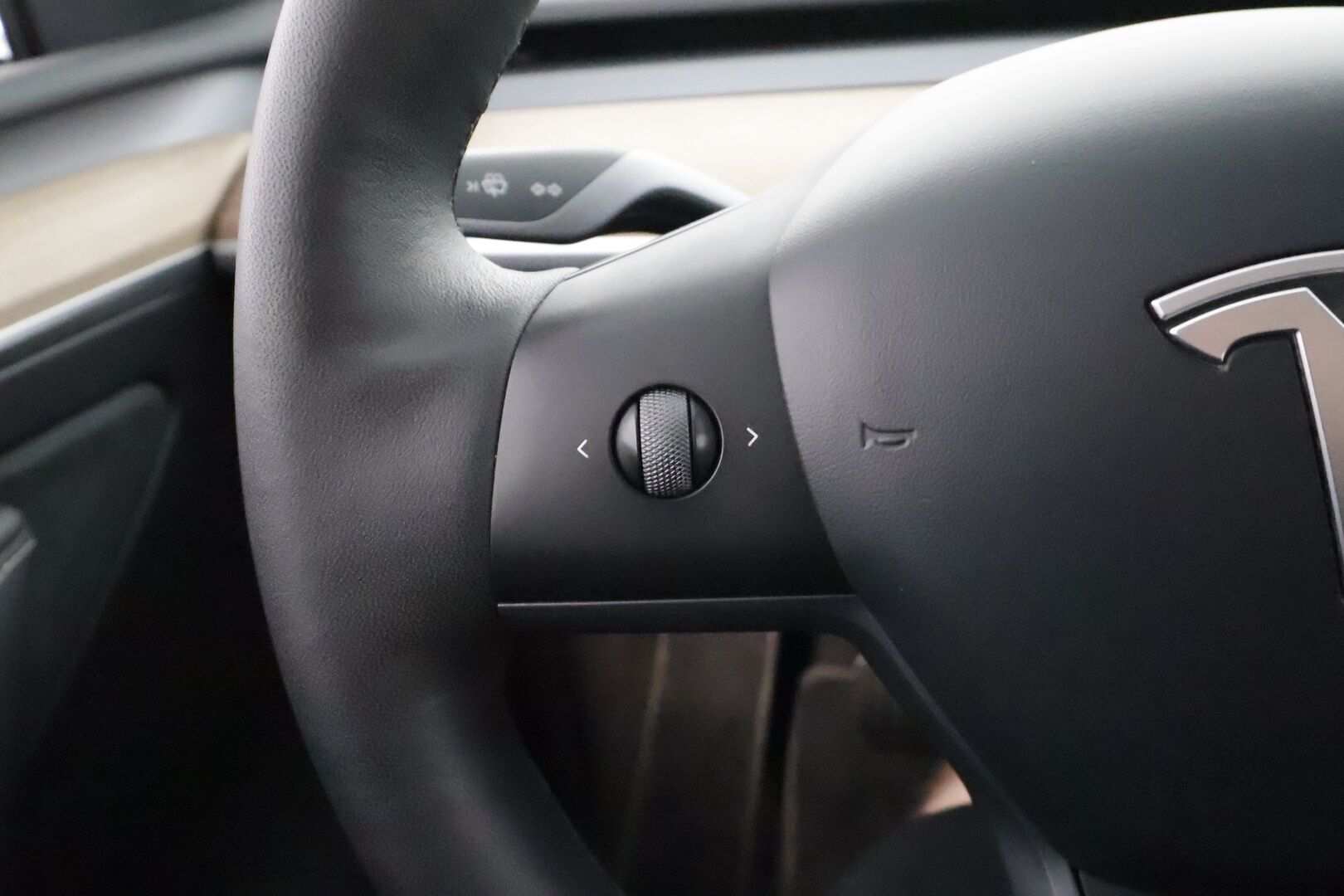 Tesla Model Y 2022 Long Range - | Koukku | ILP | Lasikatto | ACC | Matrix-LED | P.Kamera | Muistipenkki | Premium Audio | Navi | Kaistavahti | Keyless | 2x Latauskaapelit | Kahdet renkaat | 1-om Suomi-auto |