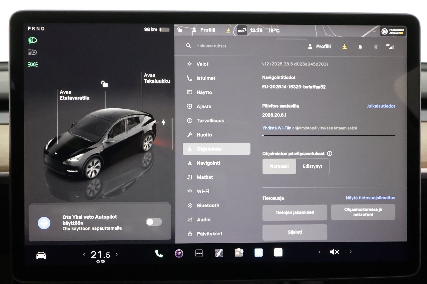 Tesla Model Y 2022 Long Range - | Koukku | ILP | Lasikatto | ACC | Matrix-LED | P.Kamera | Muistipenkki | Premium Audio | Navi | Kaistavahti | Keyless | 2x Latauskaapelit | Kahdet renkaat | 1-om Suomi-auto |